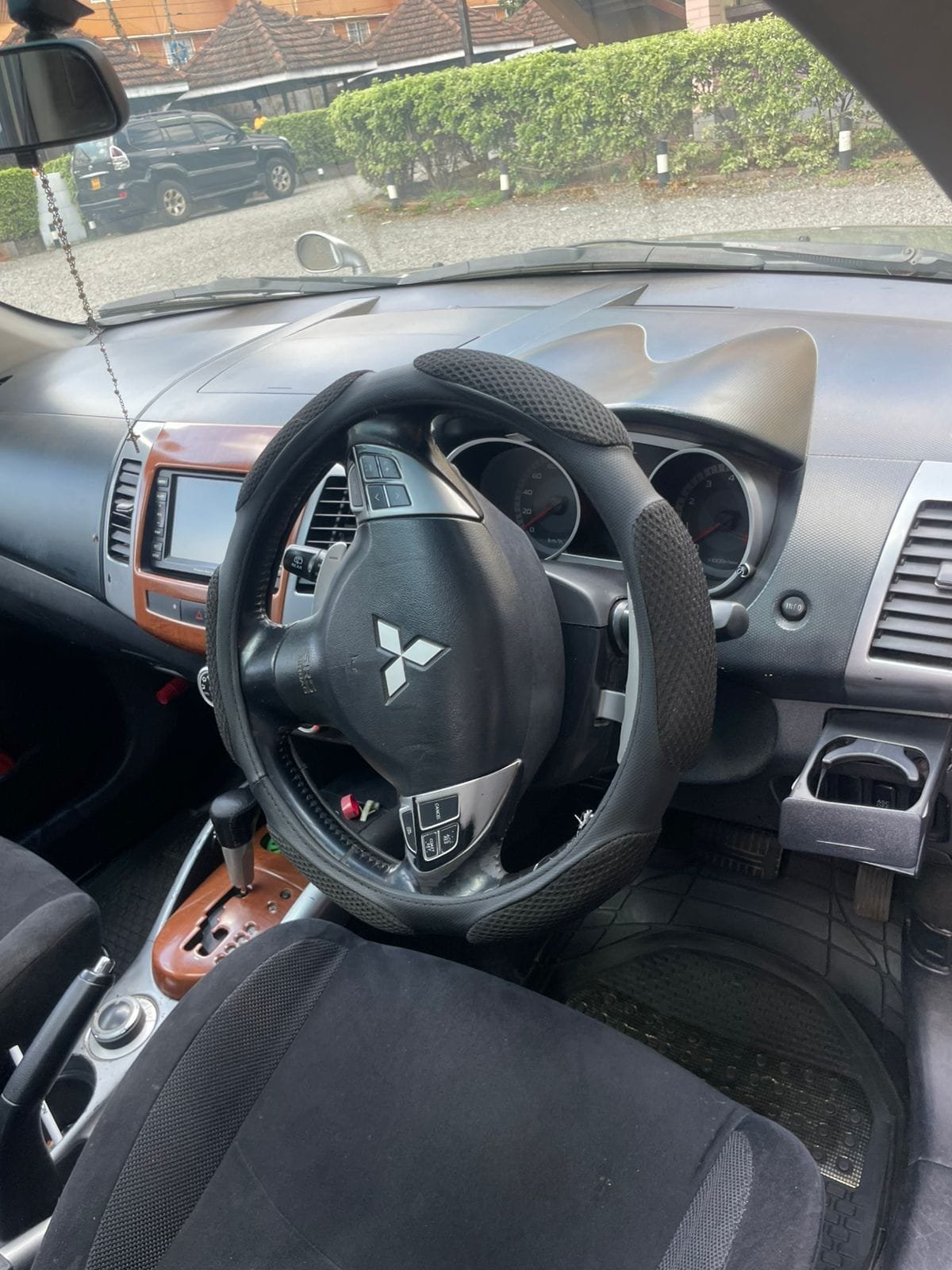 Mitsubishi Outlander With SUNROOF QUICK SALE You Pay 30% Deposit Hire purchase installments UpTo 70% financing/finance NO CRB STATUS CHECK Trade in OK EXCLUSIVE