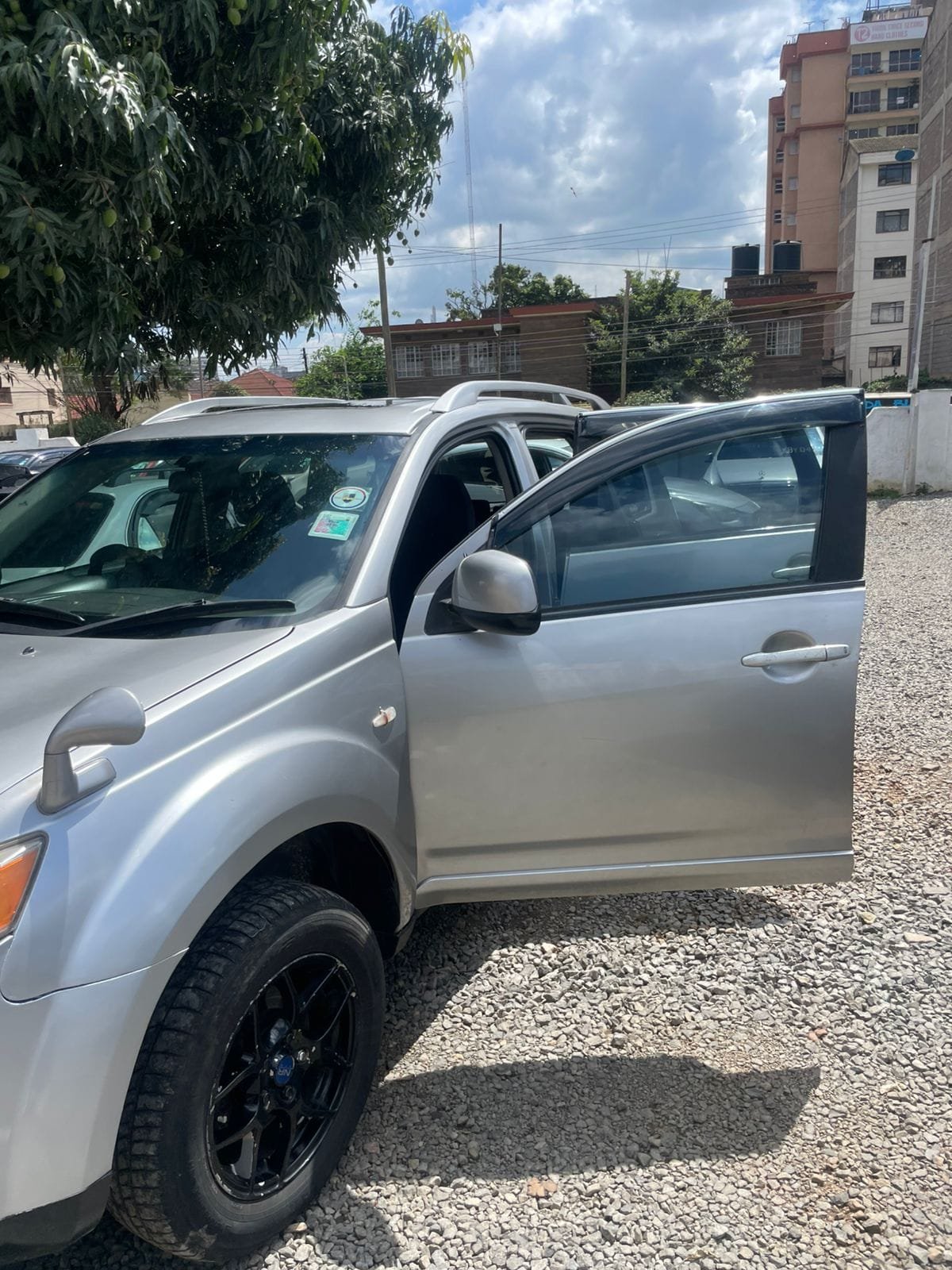 Mitsubishi Outlander With SUNROOF QUICK SALE You Pay 30% Deposit Hire purchase installments UpTo 70% financing/finance NO CRB STATUS CHECK Trade in OK EXCLUSIVE