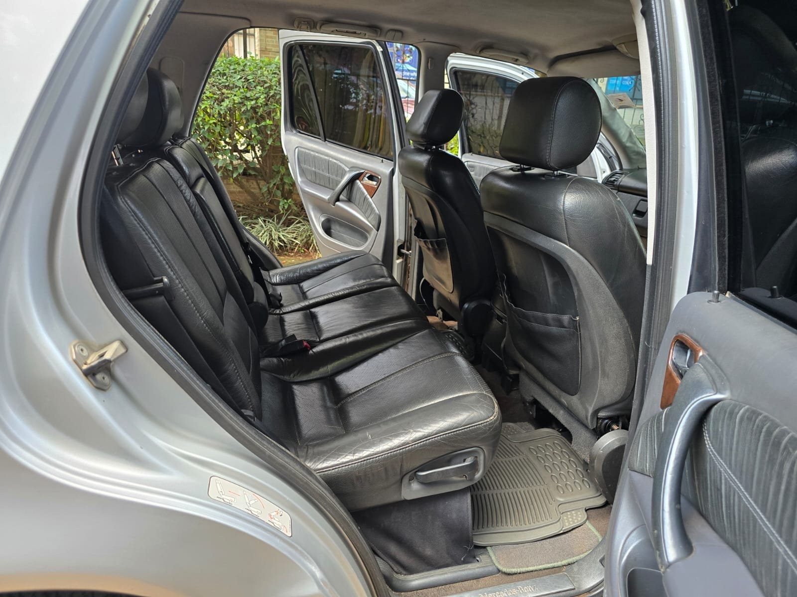 MERCEDES BENZ ML 320 970K Only QUICK SALE You Pay 30% Deposit Hire purchase installments UpTo 70% financing/finance NO CRB STATUS CHECK Trade in OK EXCLUSIVE