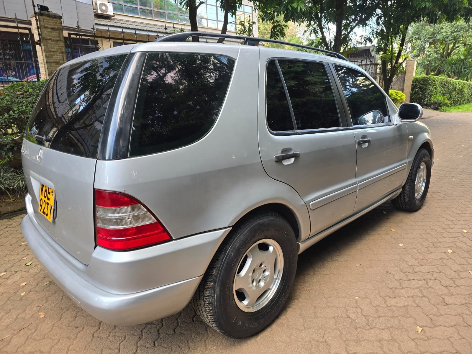MERCEDES BENZ ML 320 970K Only QUICK SALE You Pay 30% Deposit Hire purchase installments UpTo 70% financing/finance NO CRB STATUS CHECK Trade in OK EXCLUSIVE