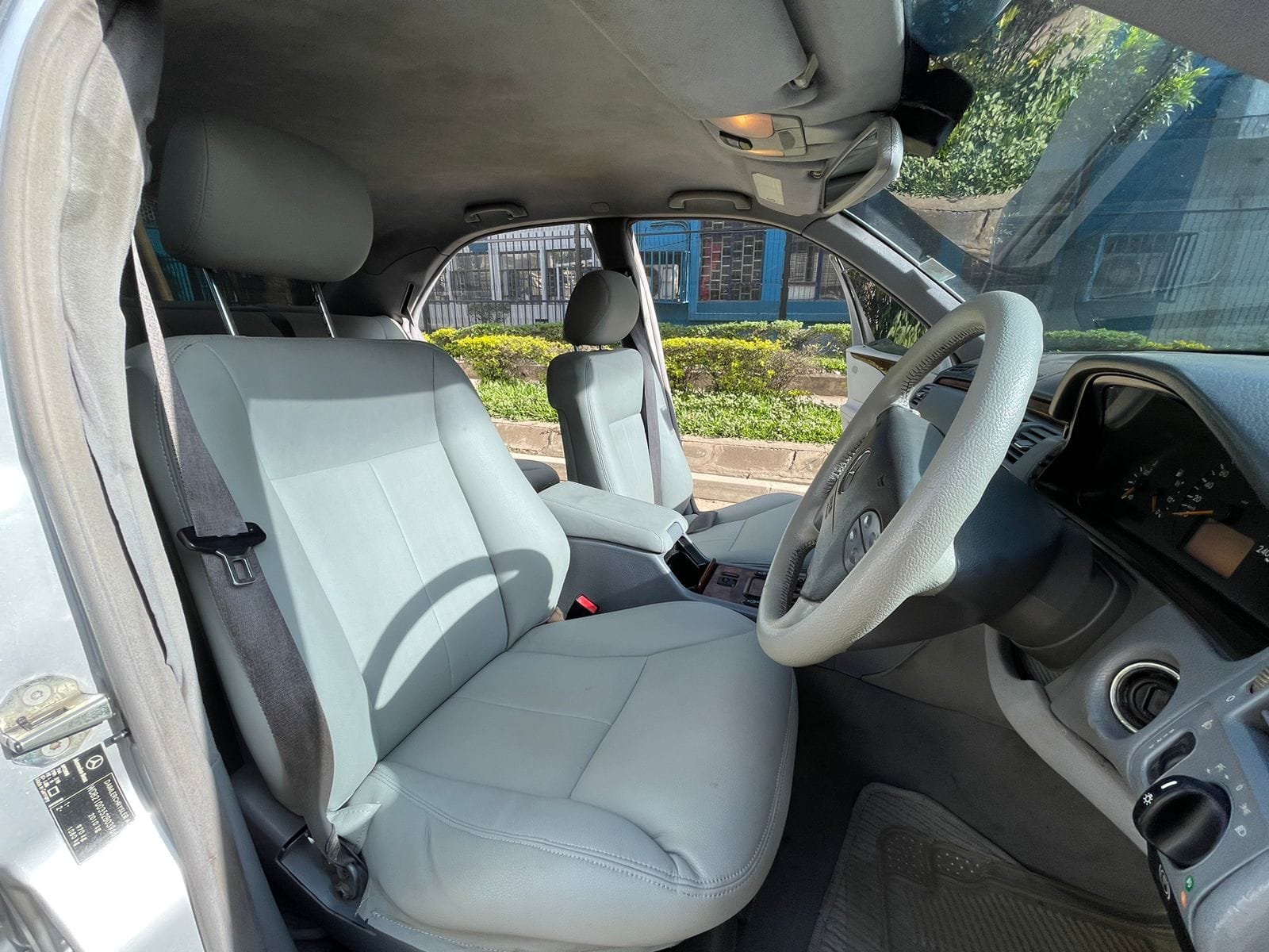 Mercedes Benz E CLASS e200 QUICK SALE You Pay 30% Deposit Hire purchase installments UpTo 70% financing/finance NO CRB STATUS CHECK Trade in OK EXCLUSIVE