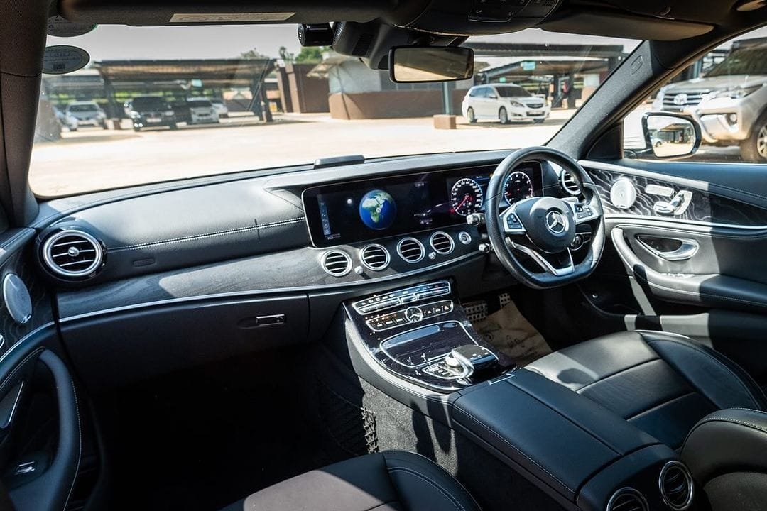 Mercedes Benz E200 NEW ARRIVAL panoramic QUICK SALE You Pay 30% Deposit Hire purchase installments UpTo 70% financing/finance NO CRB STATUS CHECK Trade in OK