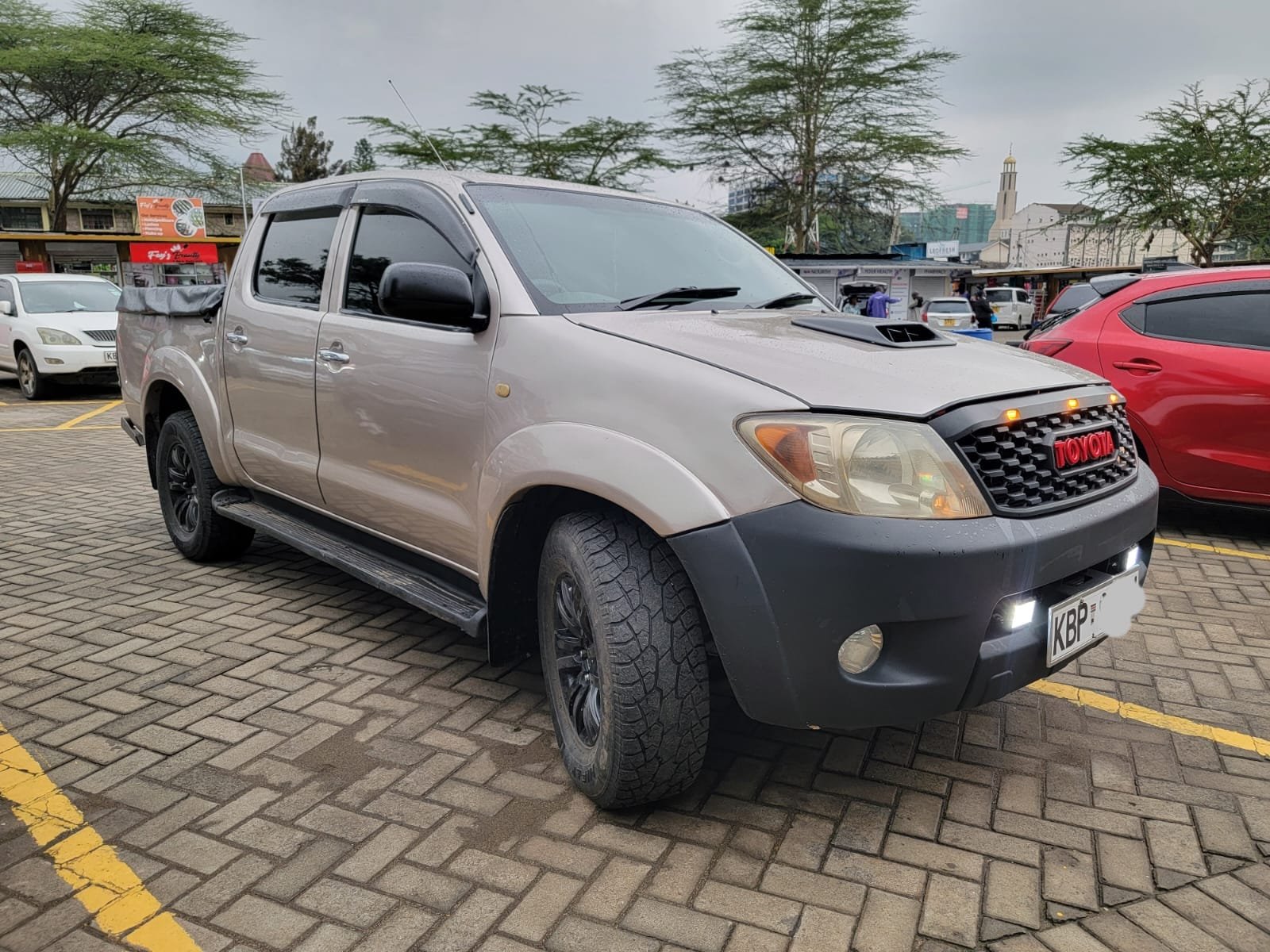 Toyota Hilux double cab QUICK SALE You Pay 30% Deposit Hire purchase installments UpTo 70% financing/finance NO CRB STATUS CHECK Trade in OK