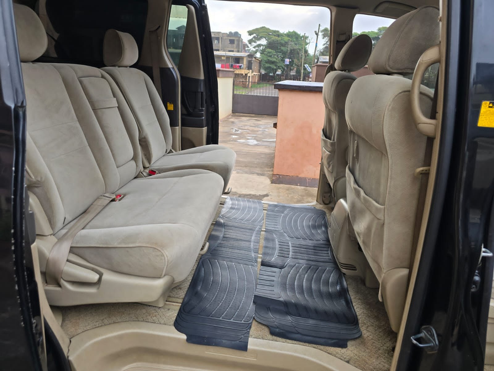 Toyota Alphard 8 seater QUICK SALE You Pay 30% Deposit Hire purchase installments UpTo 70% financing/finance NO CRB STATUS CHECK Trade in OK EXCLUSIVE