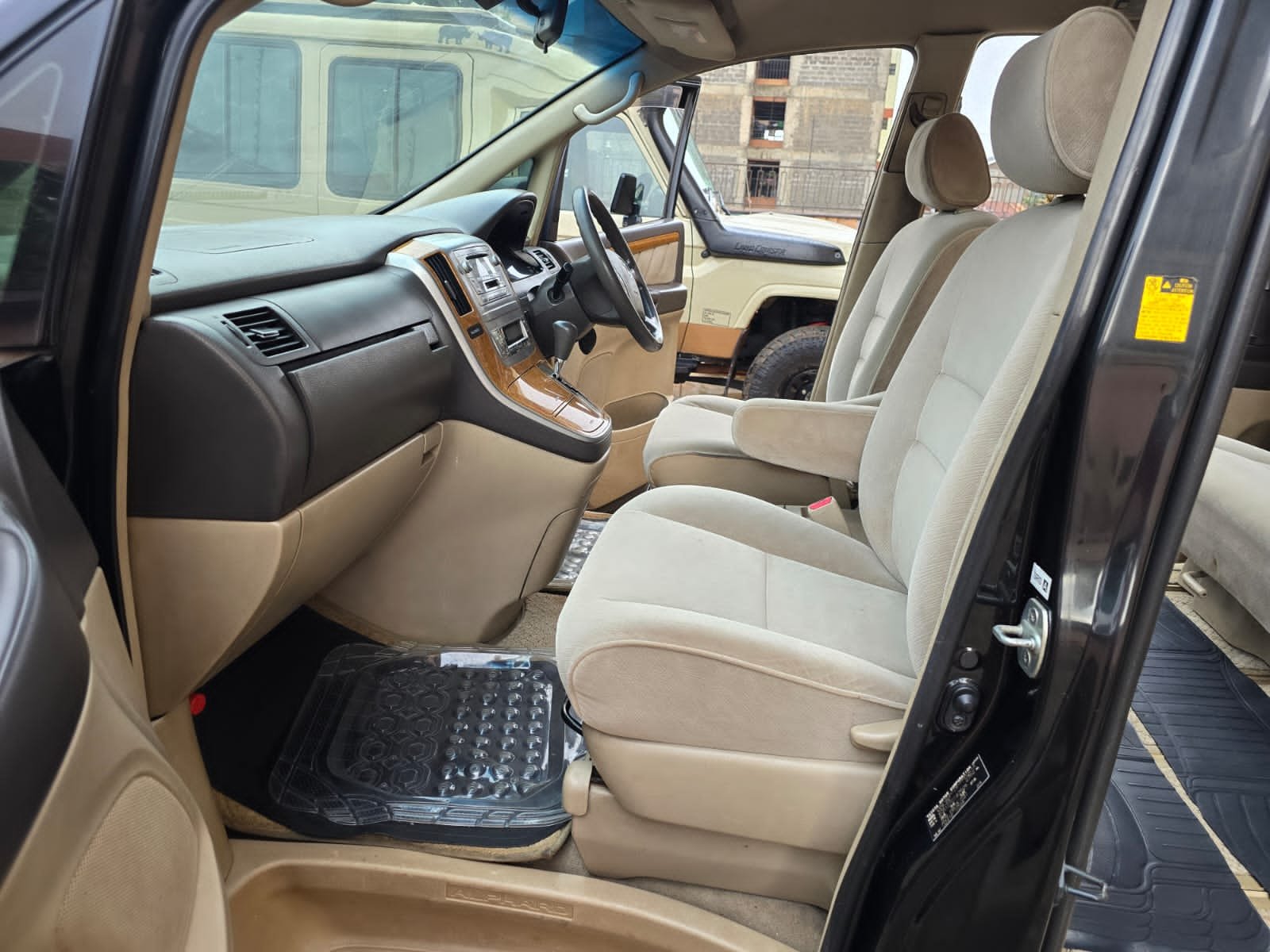 Toyota Alphard 8 seater QUICK SALE You Pay 30% Deposit Hire purchase installments UpTo 70% financing/finance NO CRB STATUS CHECK Trade in OK EXCLUSIVE