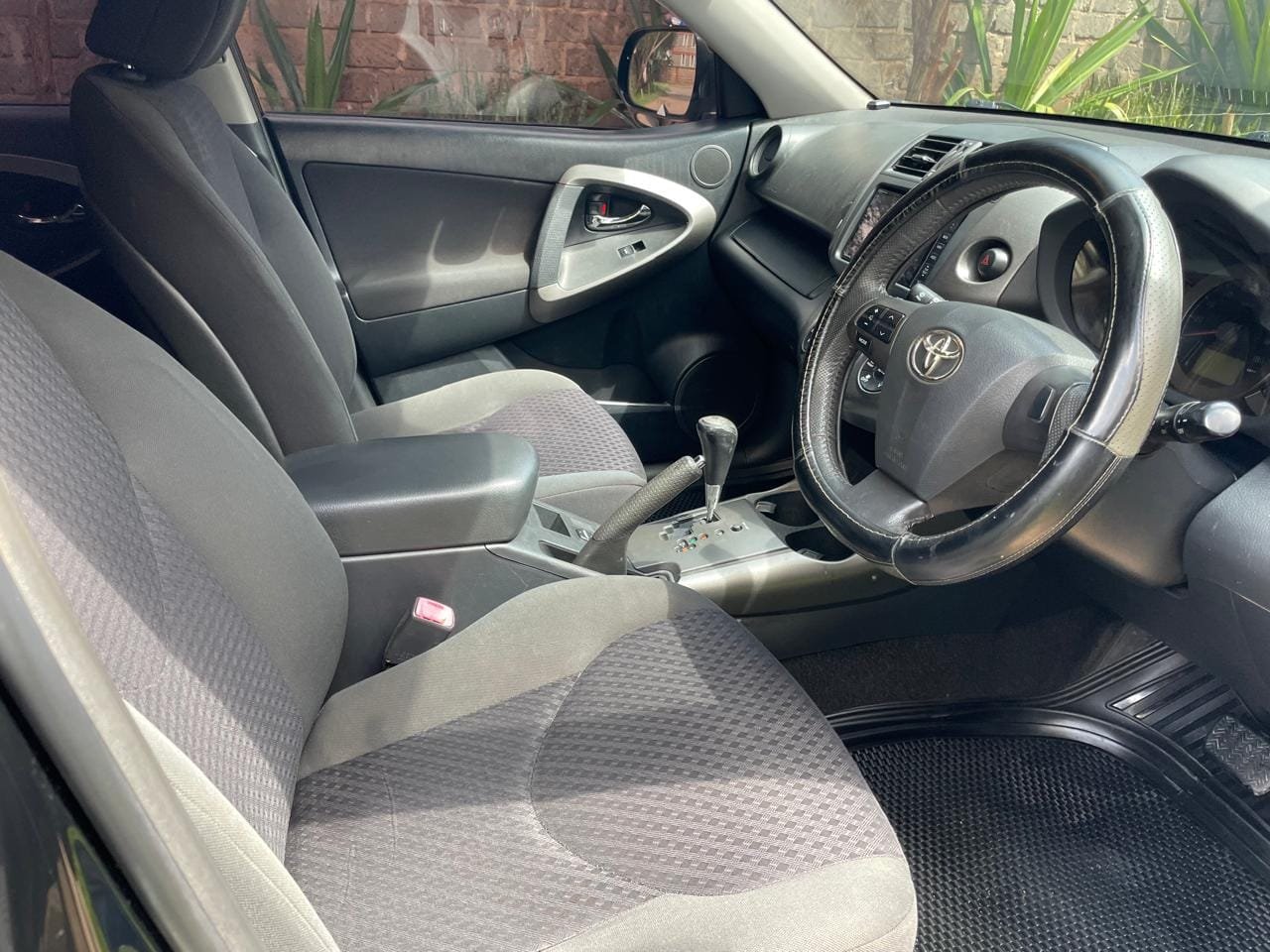 TOYOTA Vanguard 2012 1.54M ONLY 😲 QUICK SALE You Pay 30% Deposit Hire purchase installments UpTo 70% financing/finance NO CRB STATUS CHECK Trade in OK EXCLUSIVE