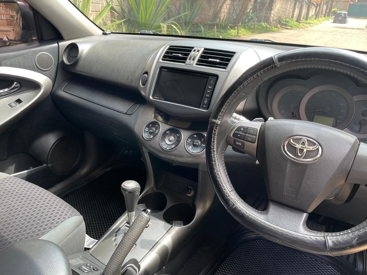 TOYOTA Vanguard 2012 1.54M ONLY 😲 QUICK SALE You Pay 30% Deposit Hire purchase installments UpTo 70% financing/finance NO CRB STATUS CHECK Trade in OK EXCLUSIVE