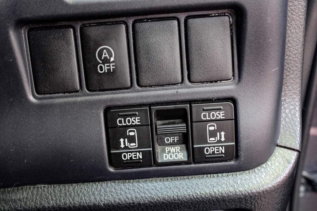 Toyota VOXY New shape 8 seater QUICK SALE You Pay 30% Deposit Hire purchase installments UpTo 70% financing/finance NO CRB STATUS CHECK Trade in OK