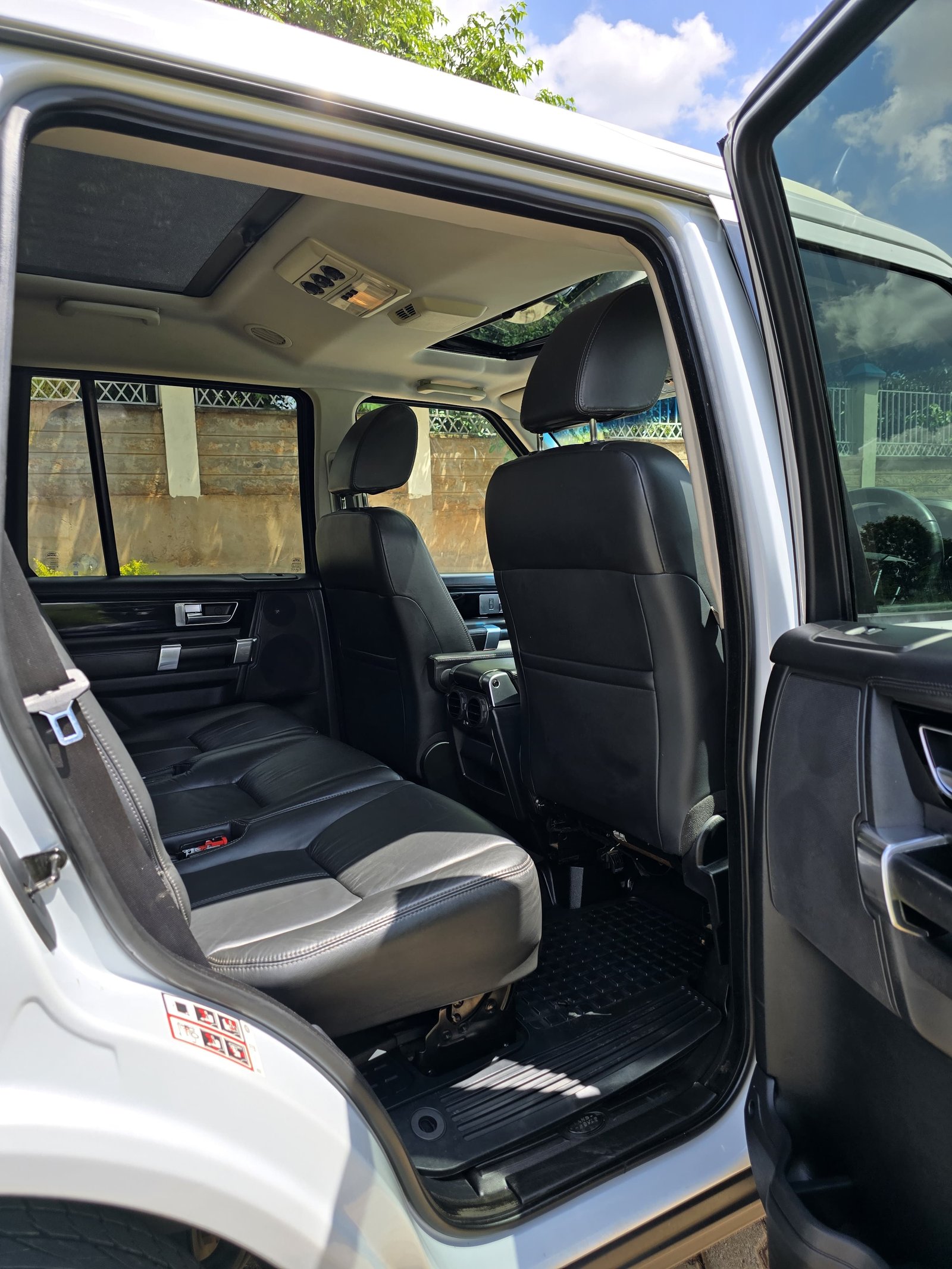 Land Rover Discovery 4 Land-Mark New Arrival fully loaded QUICK SALE You Pay 30% Deposit Hire purchase installments UpTo 70% financing/finance NO CRB STATUS CHECK Trade in OK