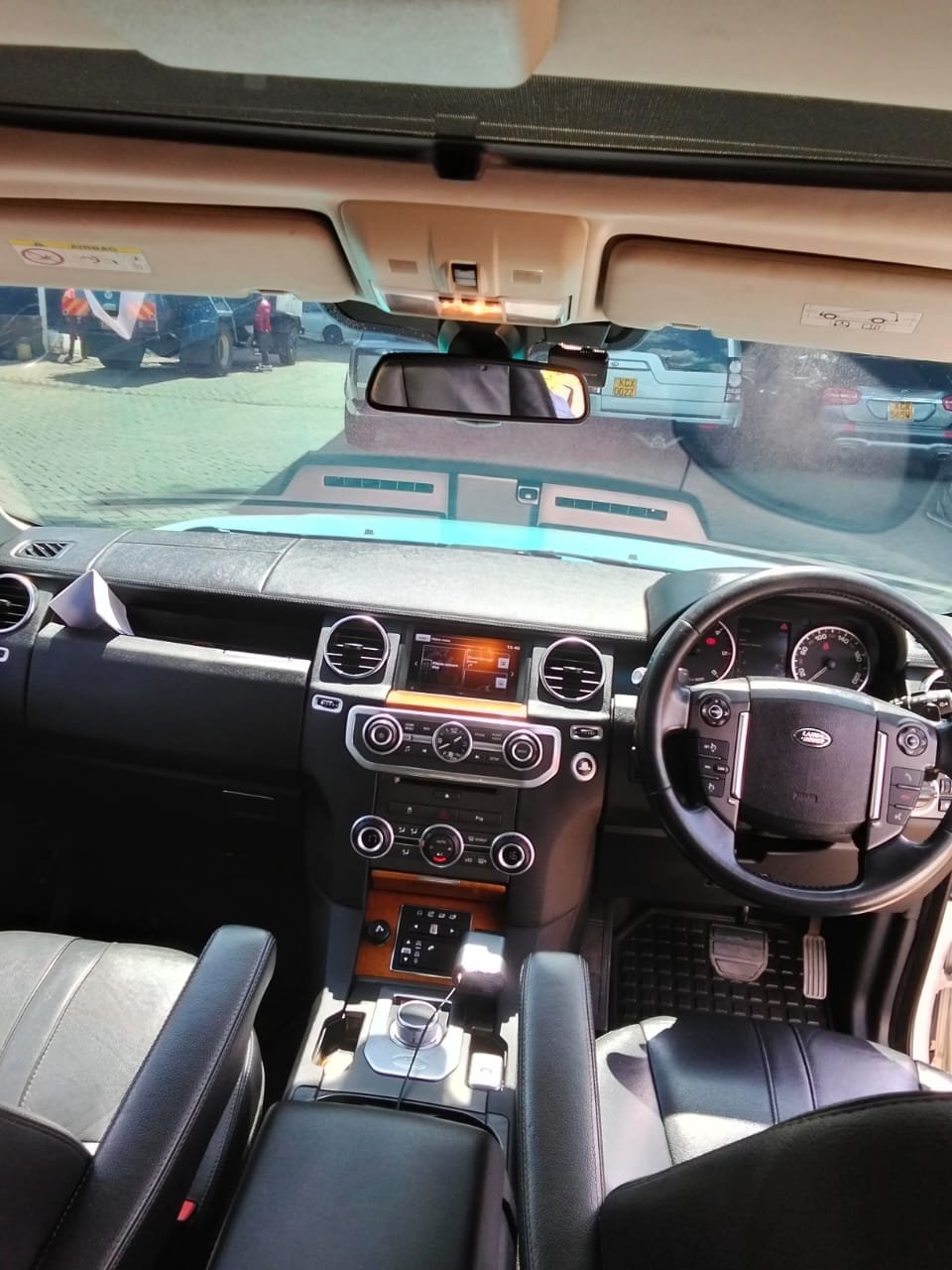 Land Rover DISCOVERY 4 QUICK SALE You Pay 30% Deposit Hire purchase installments UpTo 70% financing/finance NO CRB STATUS CHECK Trade in OK 21 IMG 20241218 WA0121