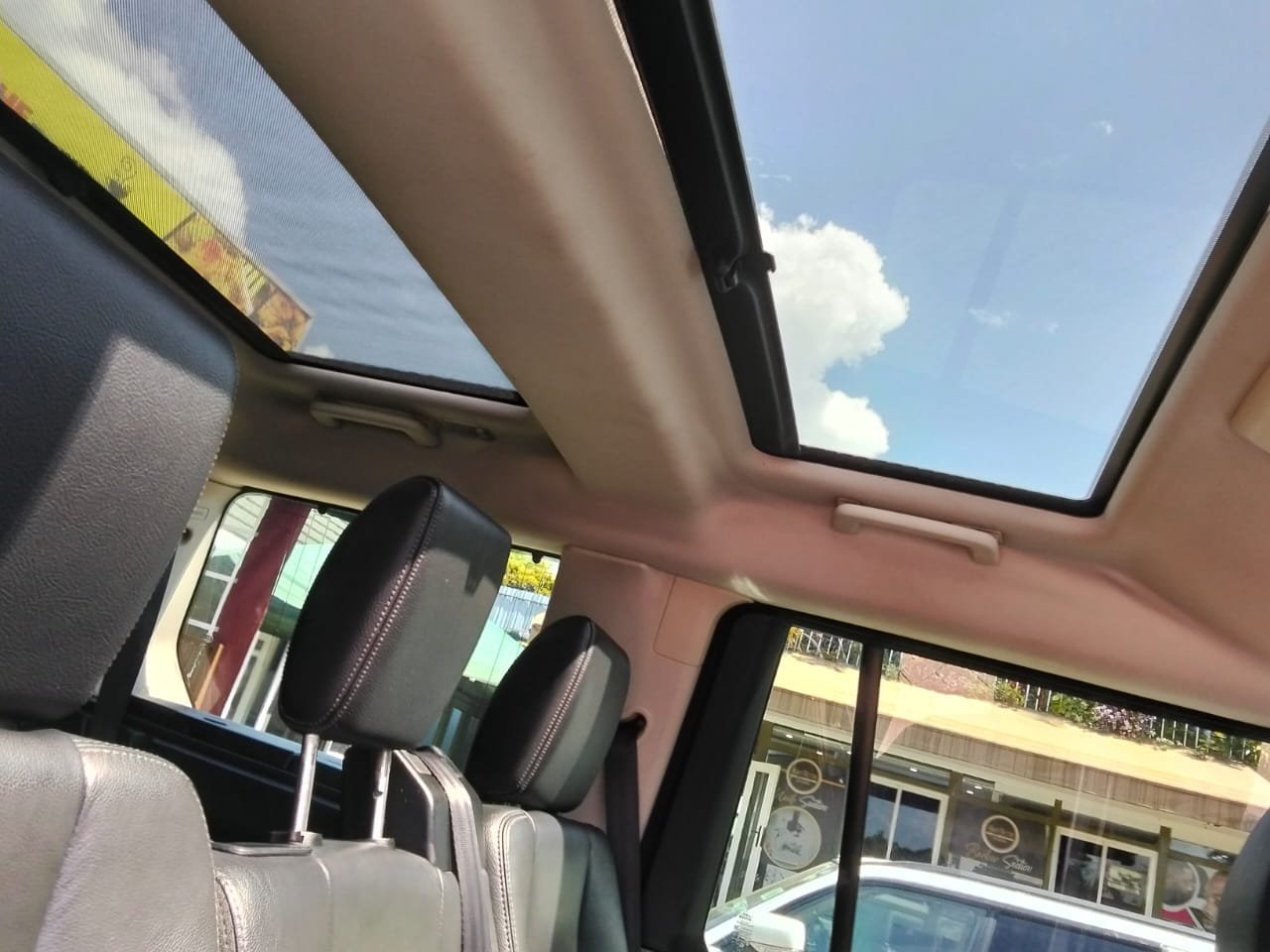 Land Rover DISCOVERY 4 QUICK SALE You Pay 30% Deposit Hire purchase installments UpTo 70% financing/finance NO CRB STATUS CHECK Trade in OK 23 IMG 20241218 WA0123