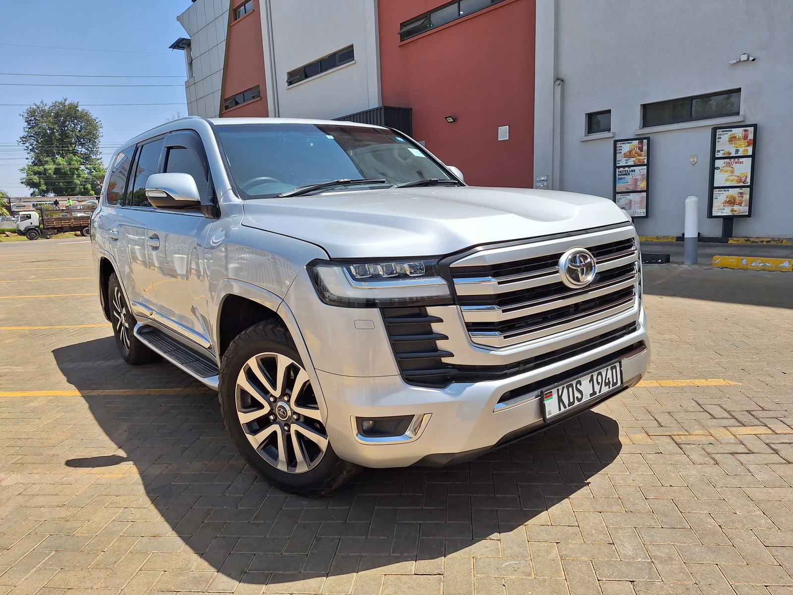 Toyota Land-Cruiser V8 new shape QUICK SALE You Pay 30% Deposit Hire purchase installments HP UpTo 70% financing/finance NO CRB STATUS CHECK Trade in OK