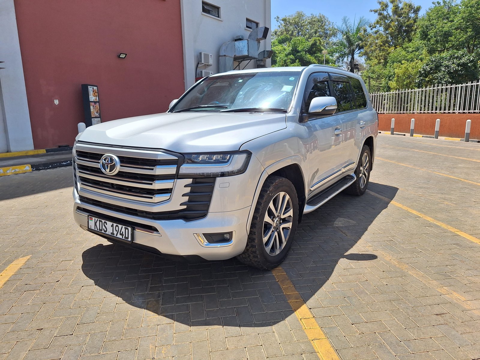 Toyota Land-Cruiser V8 new shape QUICK SALE You Pay 30% Deposit Hire purchase installments HP UpTo 70% financing/finance NO CRB STATUS CHECK Trade in OK