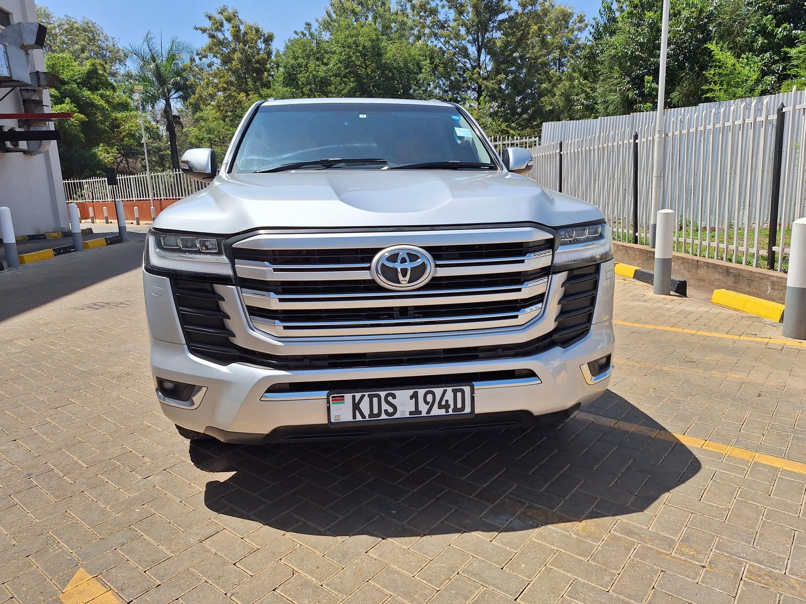 Toyota Land-Cruiser V8 new shape QUICK SALE You Pay 30% Deposit Hire purchase installments HP UpTo 70% financing/finance NO CRB STATUS CHECK Trade in OK