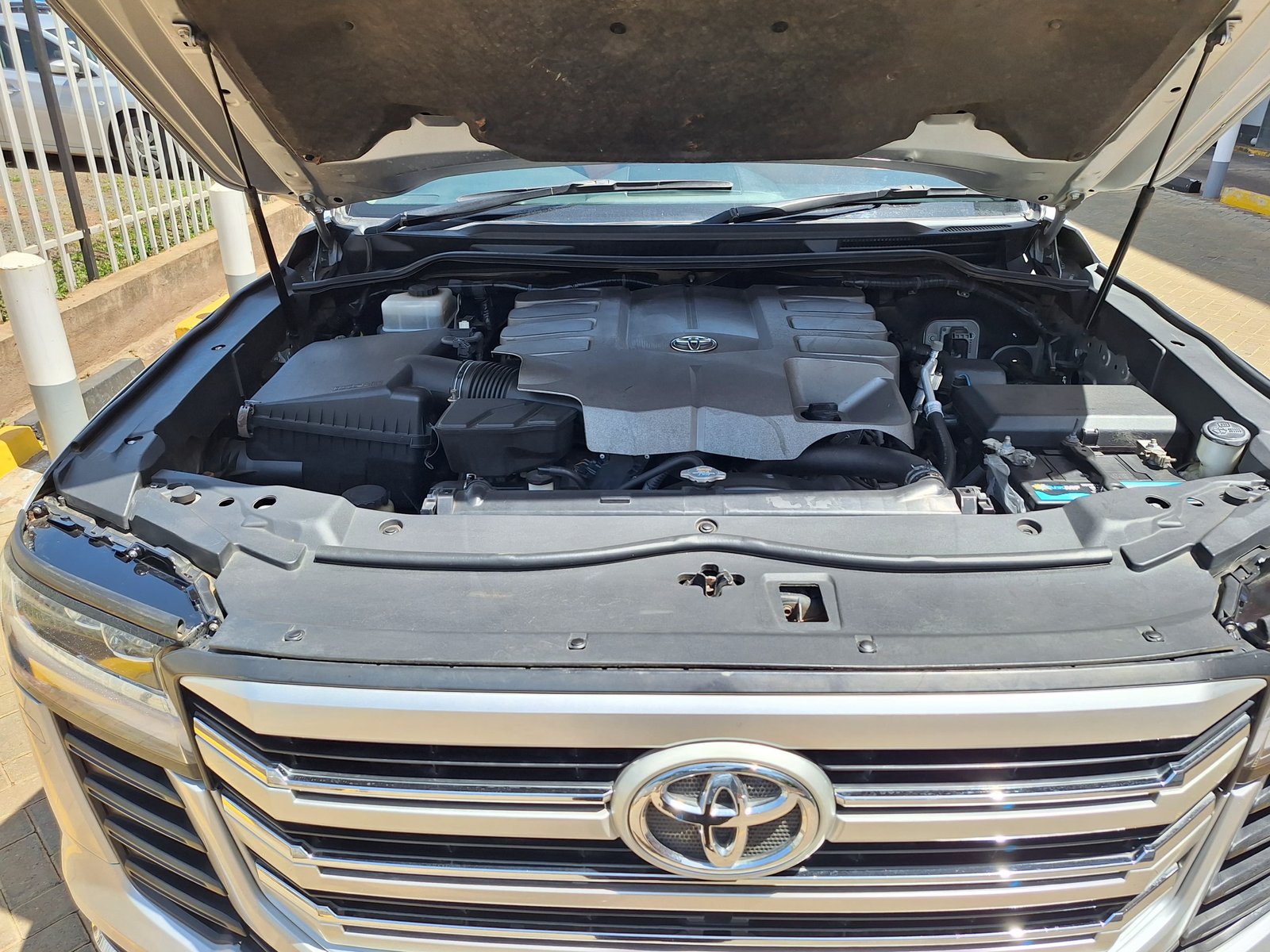 Toyota Land-Cruiser V8 new shape QUICK SALE You Pay 30% Deposit Hire purchase installments HP UpTo 70% financing/finance NO CRB STATUS CHECK Trade in OK