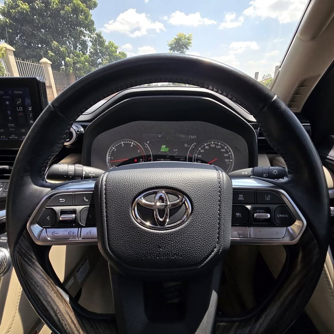 Toyota Land-Cruiser 300 series ZX V8 DIESEL 3.3cc 2023 New Arrival 🤩 QUICK SALE You Pay 30% Deposit Hire purchase installments HP UpTo 70% financing/finance NO CRB STATUS CHECK Trade in OK