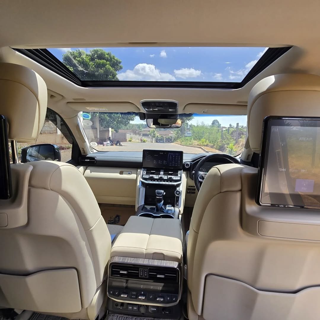 Toyota Land-Cruiser 300 series ZX V8 DIESEL 3.3cc 2023 New Arrival 🤩 QUICK SALE You Pay 30% Deposit Hire purchase installments HP UpTo 70% financing/finance NO CRB STATUS CHECK Trade in OK