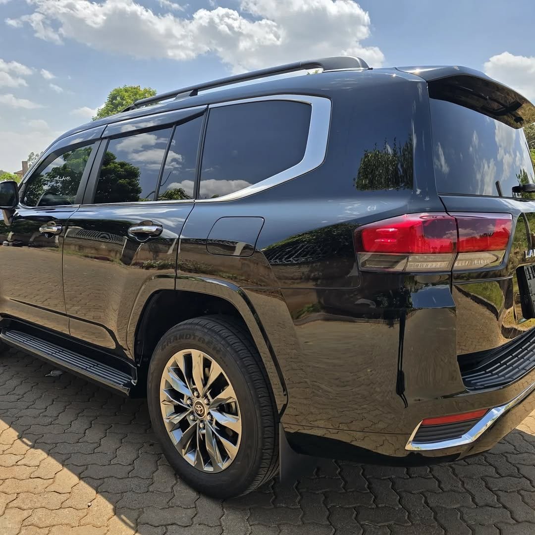 Toyota Land-Cruiser 300 series ZX V8 DIESEL 3.3cc 2023 New Arrival 🤩 QUICK SALE You Pay 30% Deposit Hire purchase installments HP UpTo 70% financing/finance NO CRB STATUS CHECK Trade in OK