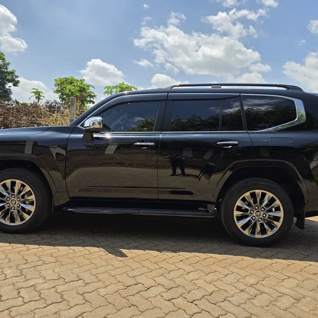 Toyota Land-Cruiser 300 series ZX V8 DIESEL 3.3cc 2023 New Arrival 🤩 QUICK SALE You Pay 30% Deposit Hire purchase installments HP UpTo 70% financing/finance NO CRB STATUS CHECK Trade in OK
