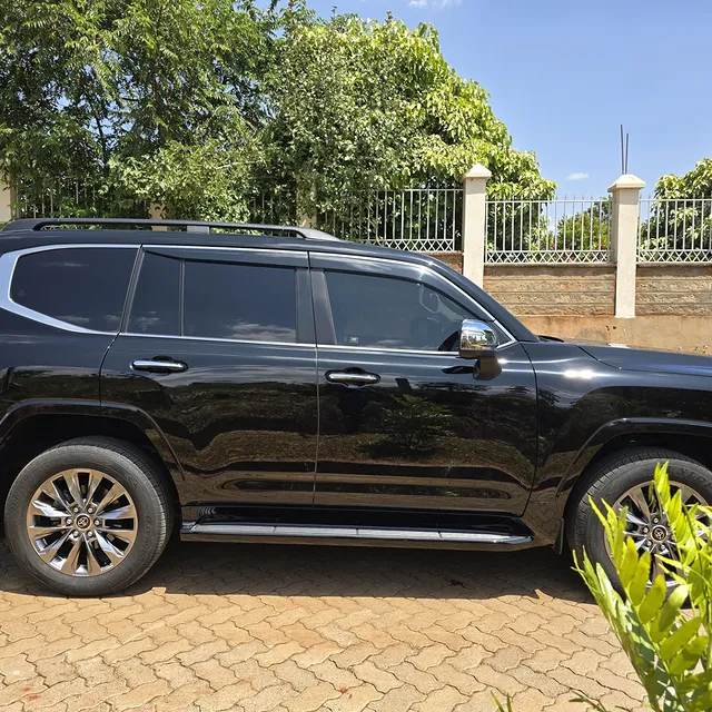18M ONLY 😲 Toyota Land-Cruiser LC 300 series ZX V8 DIESEL 3.3cc 2023 New Arrival 🤩 QUICK SALE You Pay 30% Deposit Hire purchase installments HP UpTo 70% financing/finance NO CRB STATUS CHECK Trade in OK 18 Task 7dd3e706690a84ba
