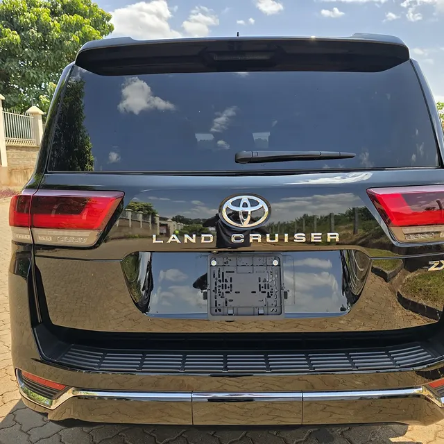 18M ONLY 😲 Toyota Land-Cruiser LC 300 series ZX V8 DIESEL 3.3cc 2023 New Arrival 🤩 QUICK SALE You Pay 30% Deposit Hire purchase installments HP UpTo 70% financing/finance NO CRB STATUS CHECK Trade in OK 22 Task 9a5176aa68211510