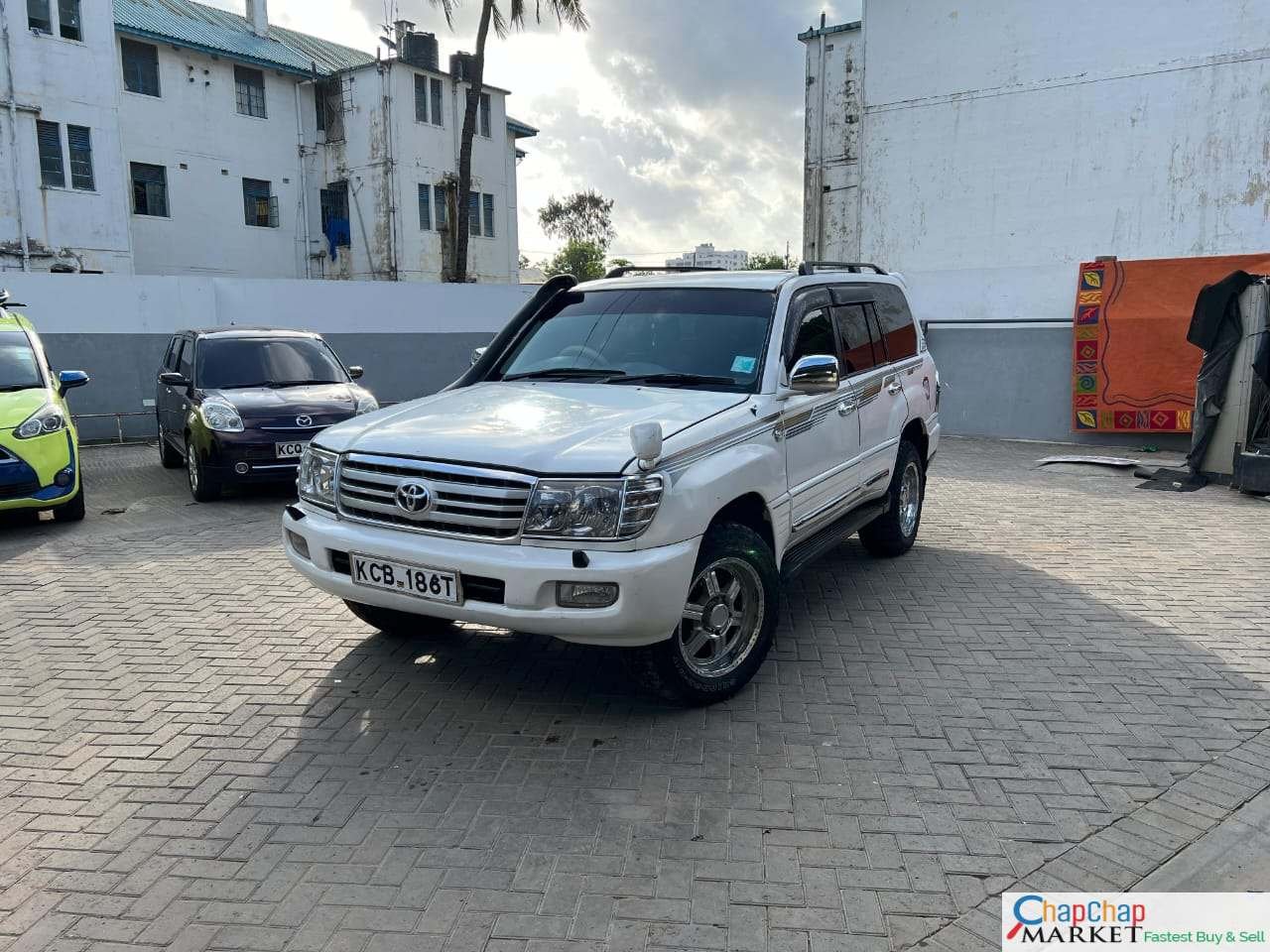 Toyota LAND-CRUISER V8 100 SERIES SUNROOF QUICK SALE You Pay 30% Deposit Hire purchase installments HP UpTo 70% financing/finance NO CRB STATUS CHECK Trade in OK