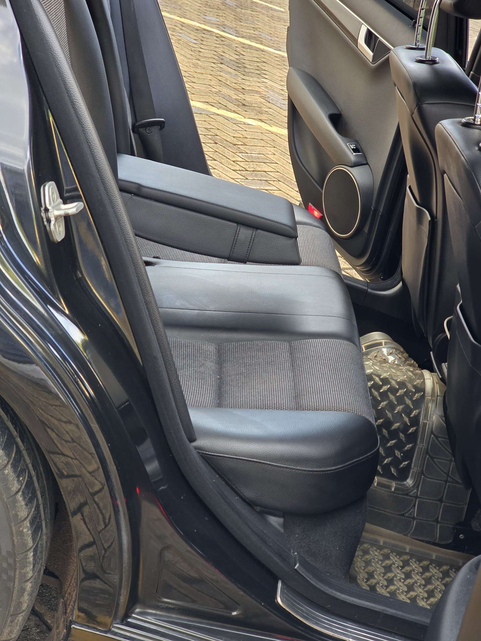 MERCEDES-BENZ CGI C class c200 fully loaded QUICK SALE You Pay 30% Deposit Hire purchase installments HP UpTo 70% financing/finance NO CRB STATUS CHECK Trade in OK