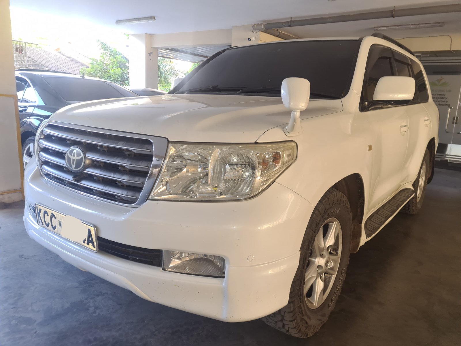 Toyota land-cruiser v8 ASIAN OWNER 200 SERIES Fully Loaded QUICK SALE You Pay 30% Deposit Hire purchase installments HP UpTo 70% financing/finance NO CRB STATUS CHECK Trade in OK