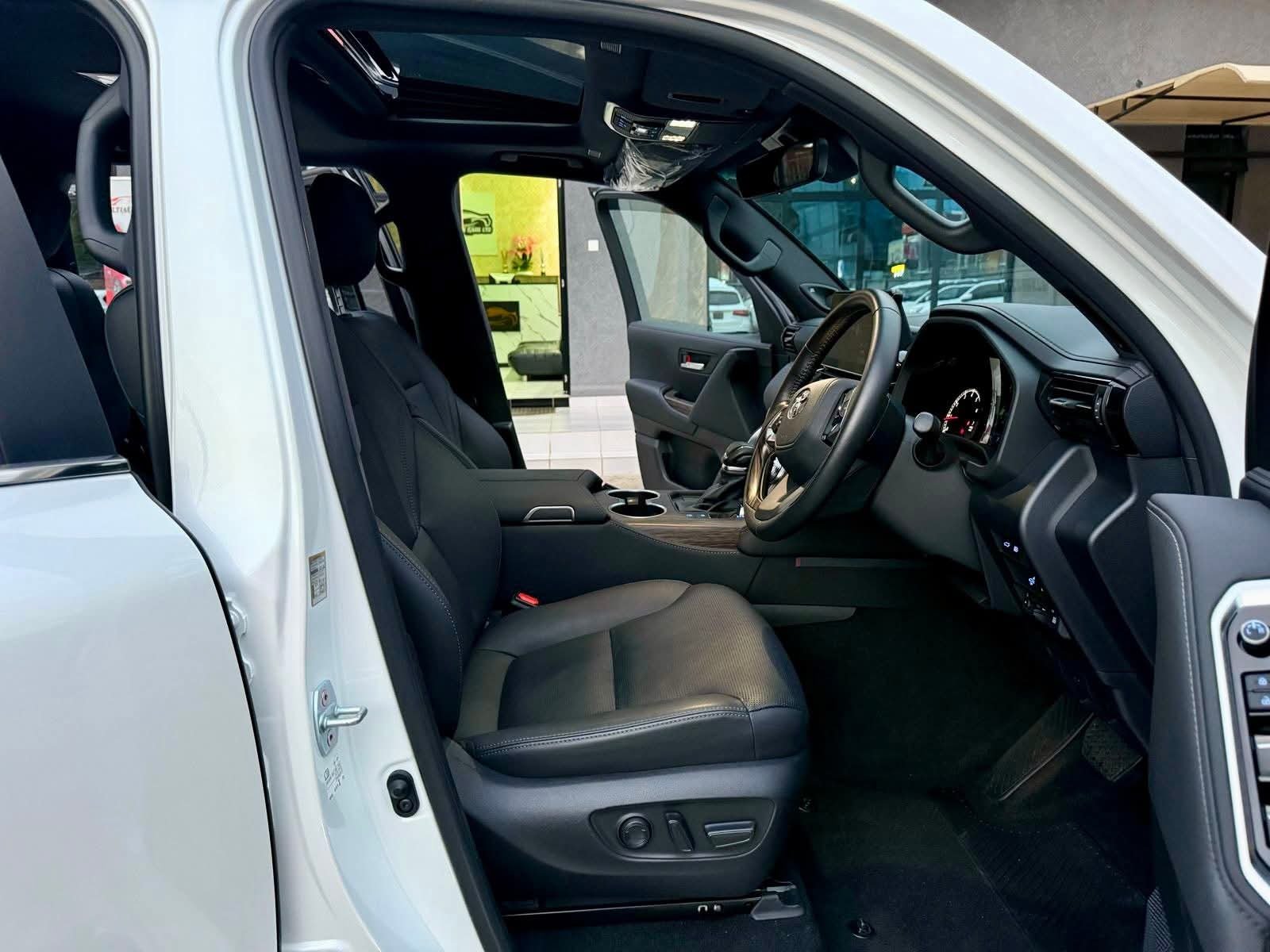 Land CRUISER ZX lc300 2024 18M ONLY 😲 QUICK SALE Deal on offer You Pay 30% Deposit Hire purchase installments HP UpTo 70% financing/finance NO CRB STATUS CHECK Trade in OK