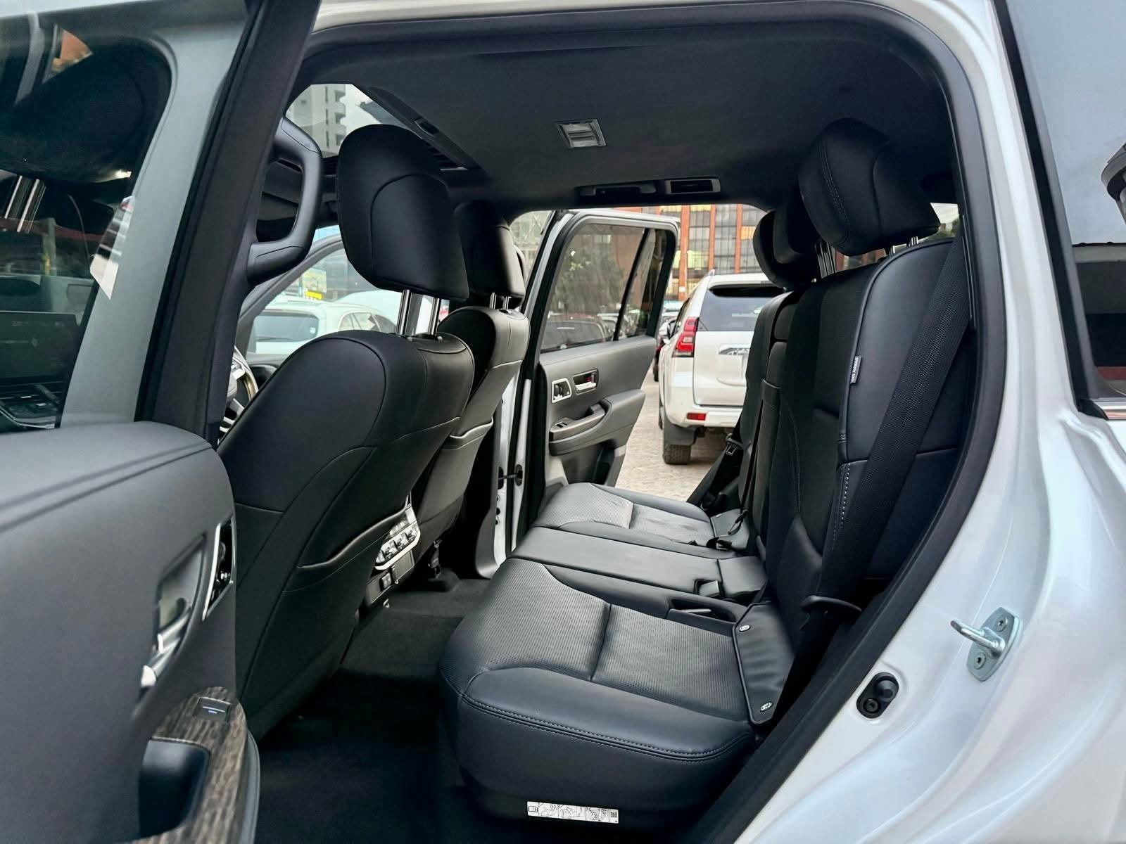 Land CRUISER ZX lc300 2024 18M ONLY 😲 QUICK SALE Deal on offer You Pay 30% Deposit Hire purchase installments HP UpTo 70% financing/finance NO CRB STATUS CHECK Trade in OK