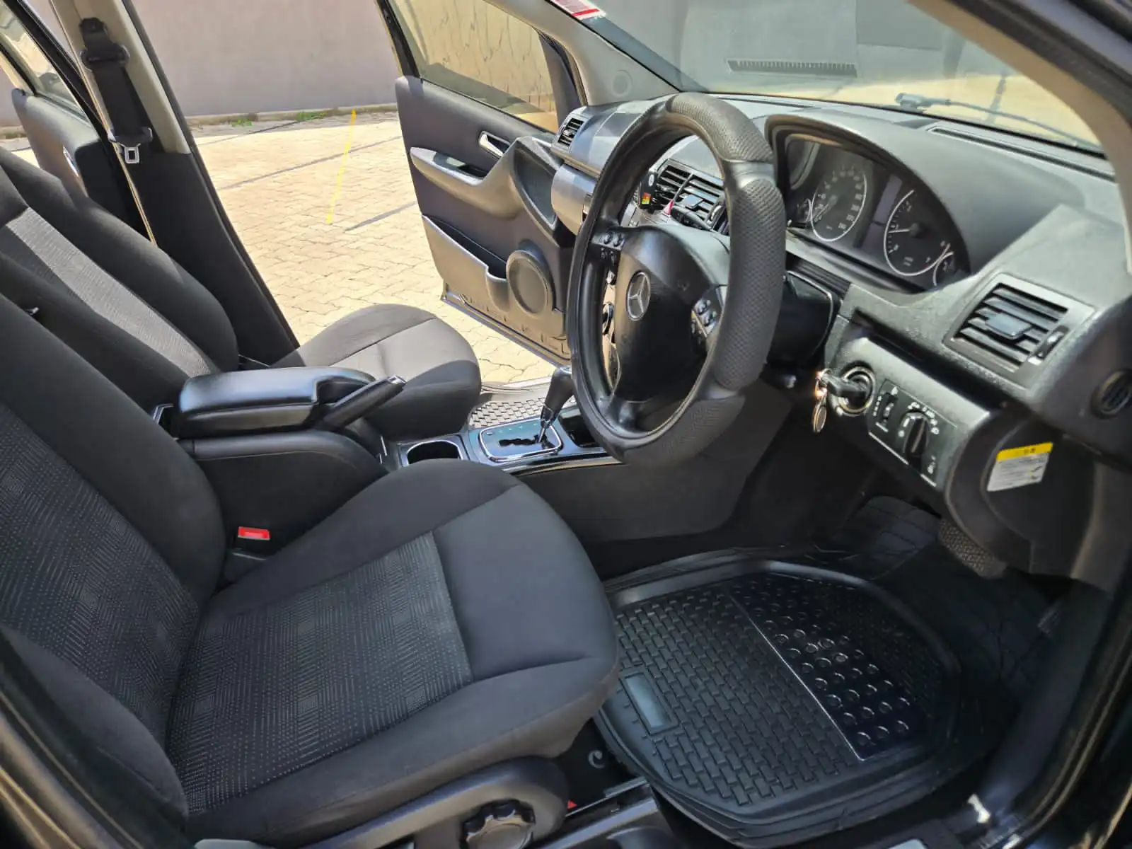 Mercedes Benz A170  lipa pole pole DEAL on offer QUICK SALE You Pay 30% Deposit Hire purchase installments HP UpTo 70% financing/finance NO CRB STATUS CHECK Trade in OK