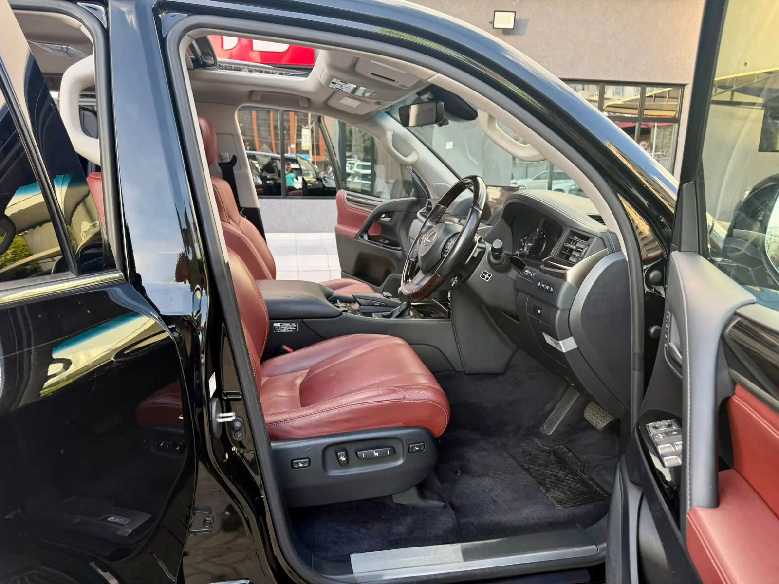 lexus lx 570 New Arrival 12.9M 😲 QUICK SALE Deal on offer You Pay 30% Deposit Hire purchase installments HP UpTo 70% financing/finance NO CRB STATUS CHECK Trade in OK