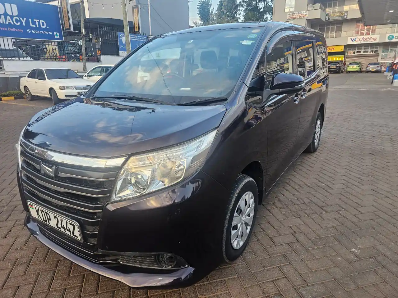 Toyota Noah 8 seater New Shape 😲 QUICK SALE. Cars from 150K, 30% Deposit lipa pole pole. Hire purchase installments HP Car IMPORT 0% DEPOSIT. UpTo 70% financing/finance NO CRB STATUS CHECK Trade in OK