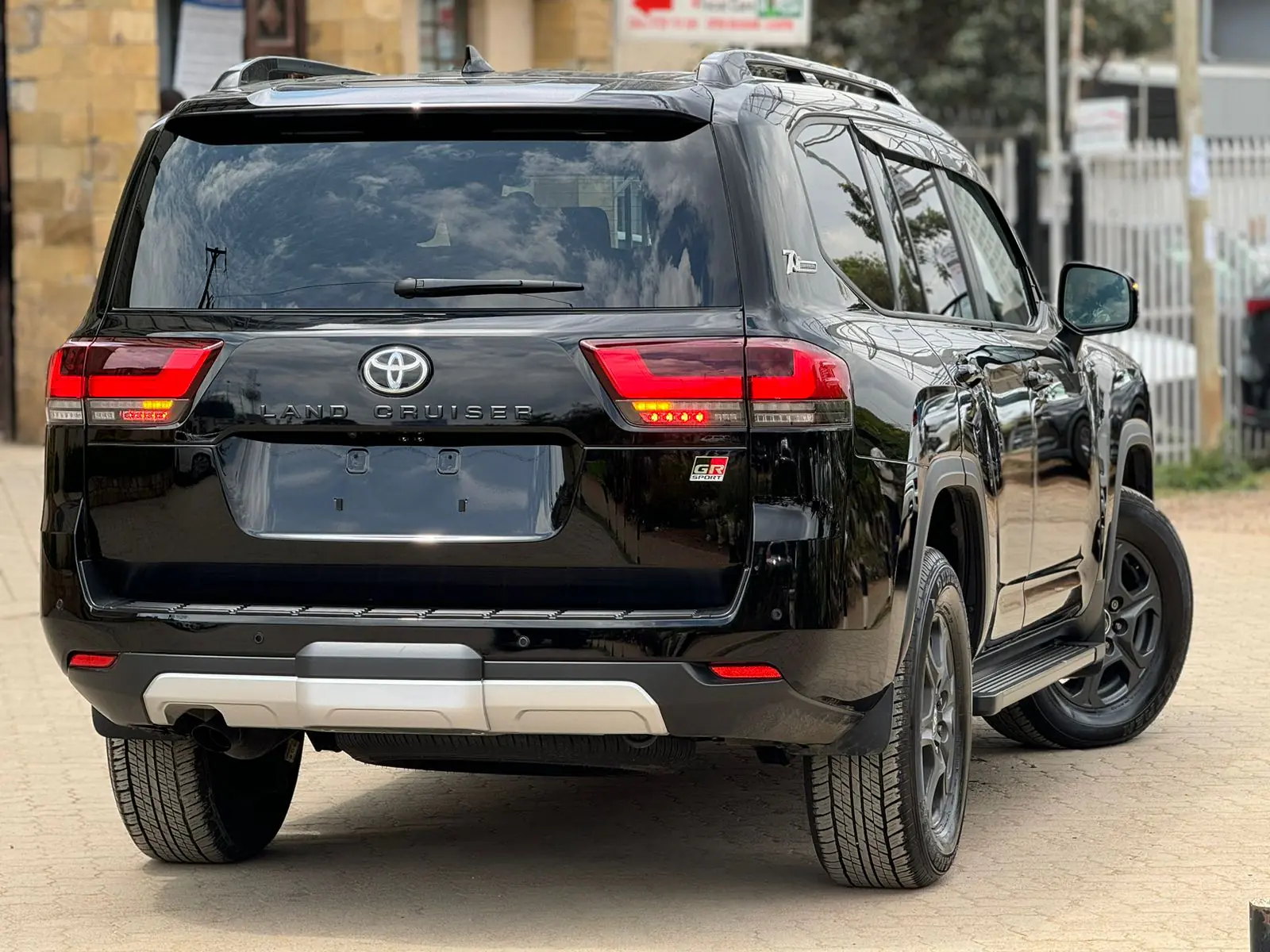 Toyota Landcruiser LC 300  DIESEL New Arrival Shape QUICK SALE. Cars from 150K, 30% Deposit lipa pole pole. Hire purchase installments HP Car IMPORT 0% DEPOSIT. UpTo 70% financing/finance NO CRB STATUS CHECK Trade in OK