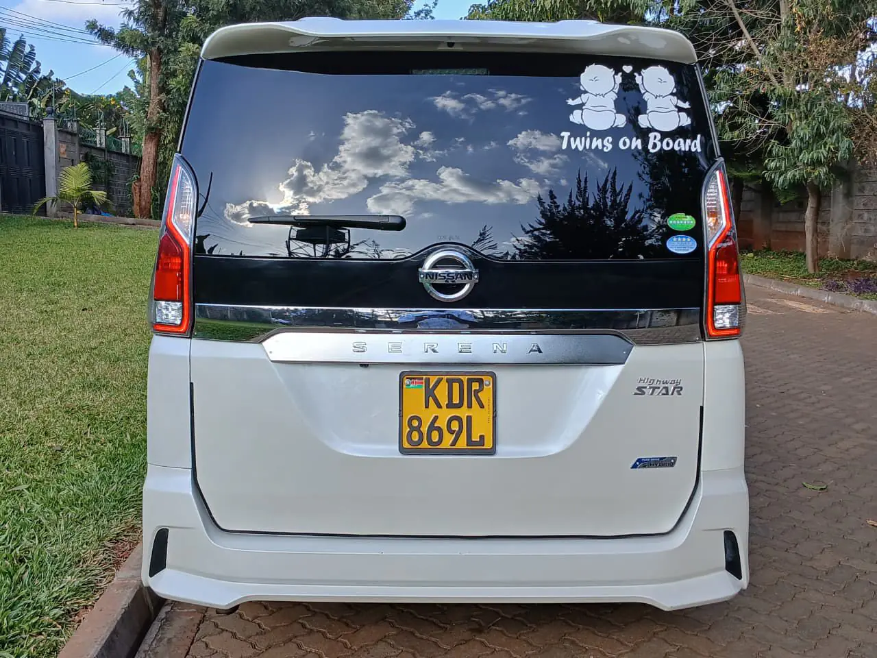 Nissan Serena Van New Shape 😲 QUICK SALE. Cars from 150K, 30% Deposit lipa pole pole. Hire purchase installments HP. UpTo 70% financing/finance NO CRB STATUS CHECK Trade in OK