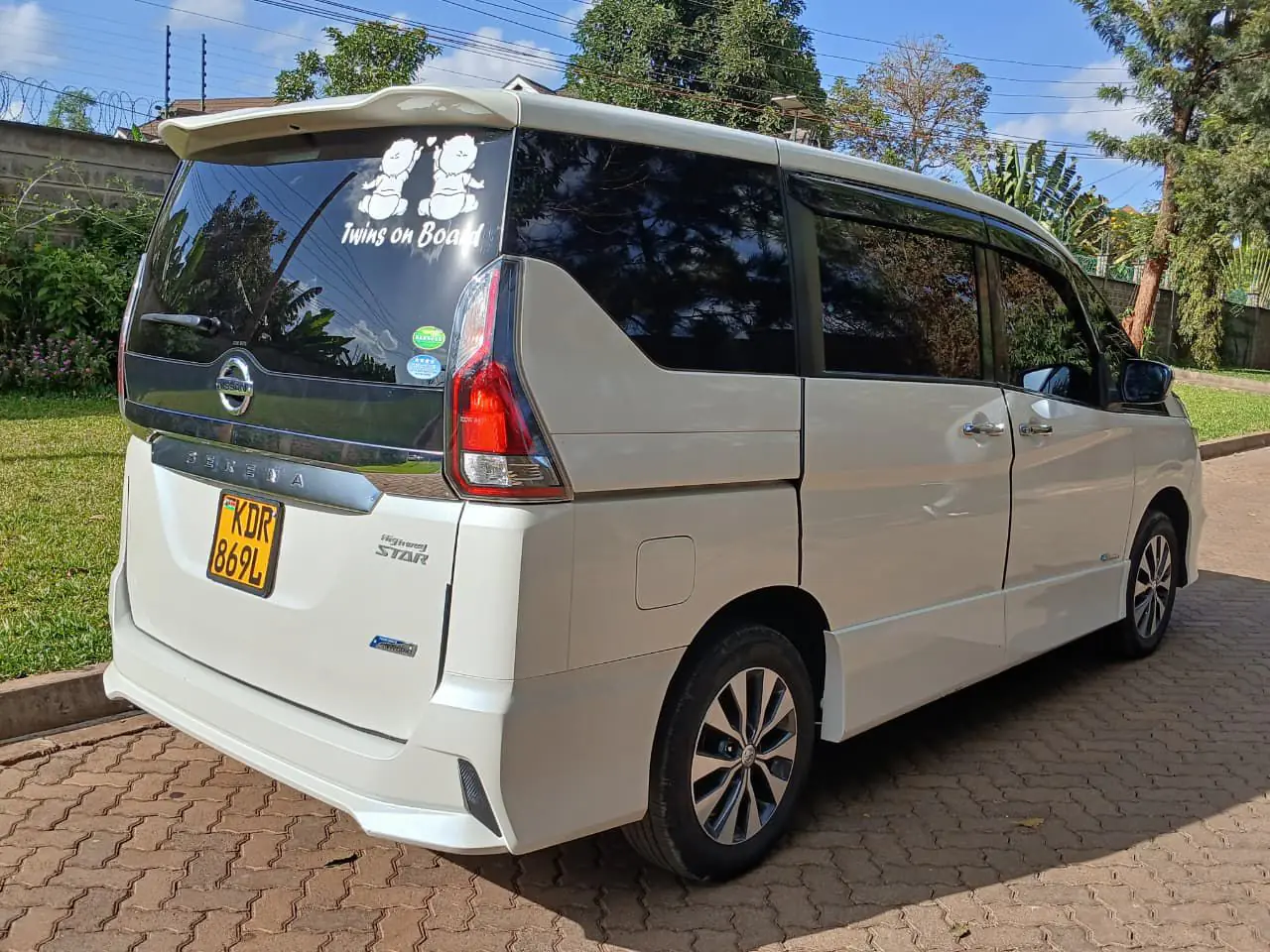 Nissan Serena Van New Shape 😲 QUICK SALE. Cars from 150K, 30% Deposit lipa pole pole. Hire purchase installments HP. UpTo 70% financing/finance NO CRB STATUS CHECK Trade in OK