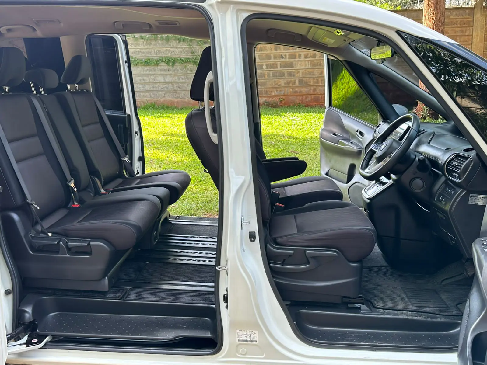 Nissan Serena Van New Shape 😲 QUICK SALE. Cars from 150K, 30% Deposit lipa pole pole. Hire purchase installments HP. UpTo 70% financing/finance NO CRB STATUS CHECK Trade in OK