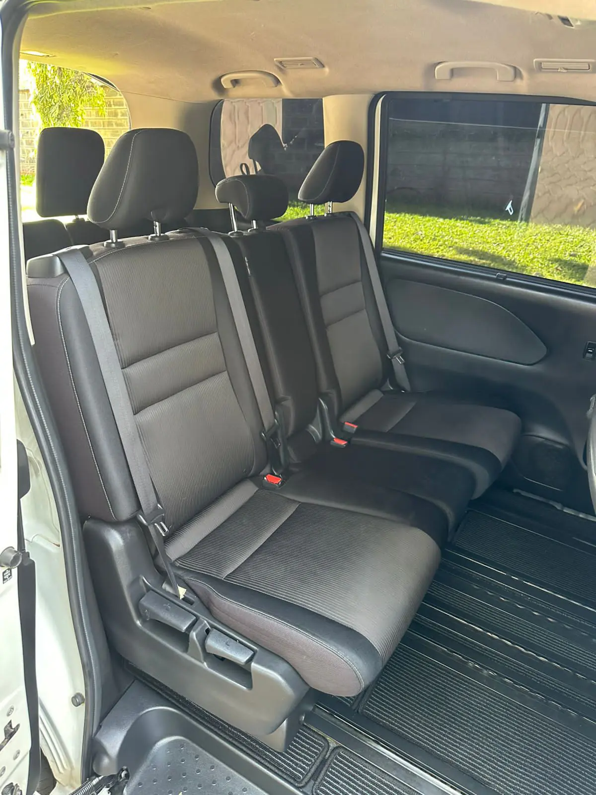 Nissan Serena Van New Shape 😲 QUICK SALE. Cars from 150K, 30% Deposit lipa pole pole. Hire purchase installments HP. UpTo 70% financing/finance NO CRB STATUS CHECK Trade in OK