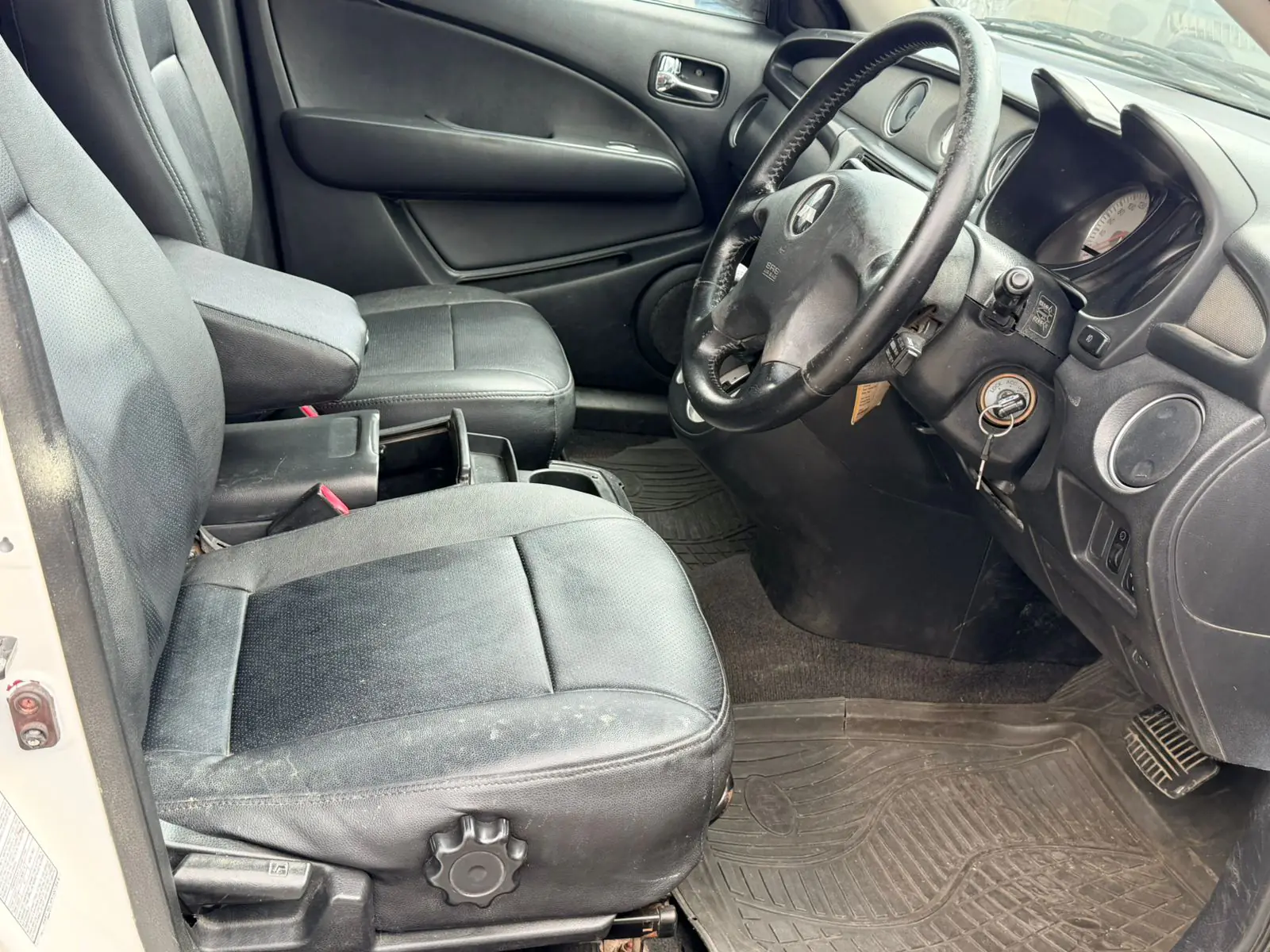 Mitsubishi Outlander Airtrek with SUNROOF QUICK SALE Asian Owner. Cars from 150K, 30% Deposit lipa pole pole. Hire purchase installments HP. UpTo 70% financing/finance NO CRB STATUS CHECK Trade in OK