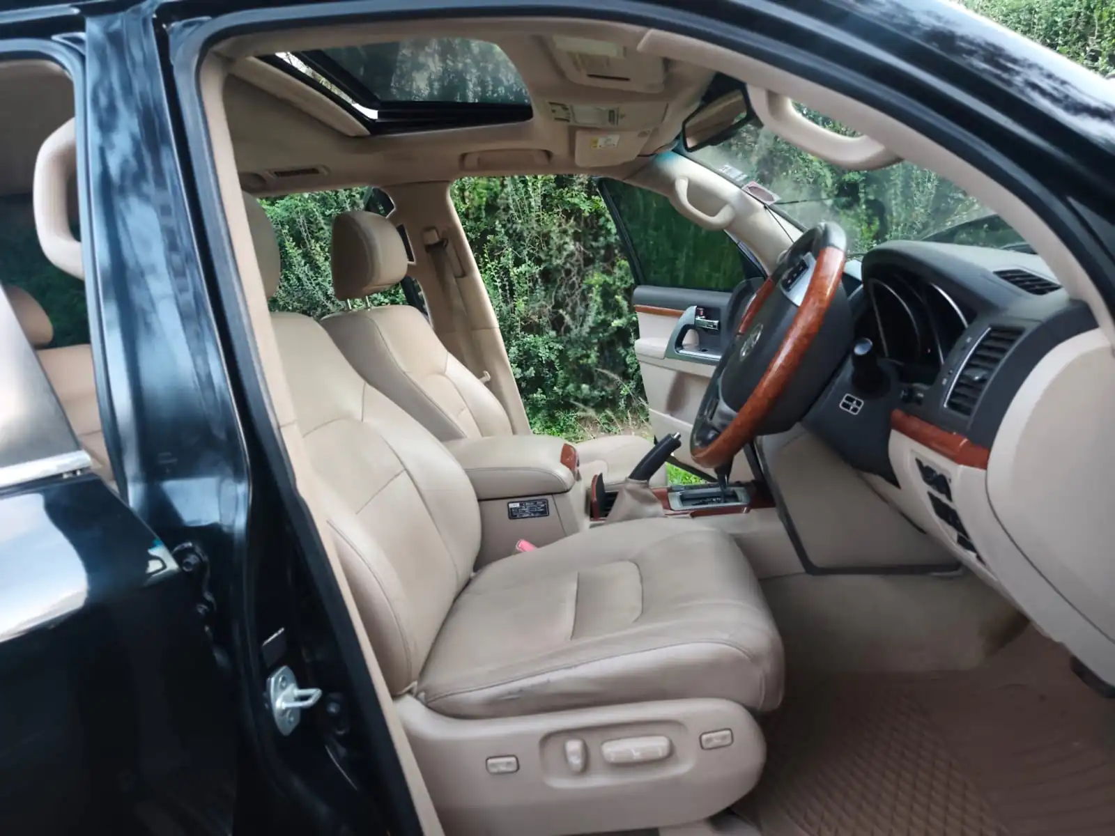 TOYOTA Land Cruiser ZX 200 SERIES lc300 facelift On offer 😲 QUICK SALE. Cars from 150K, 30% Deposit lipa pole pole. Hire purchase installments HP. UpTo 70% financing/finance NO CRB STATUS CHECK Trade in OK