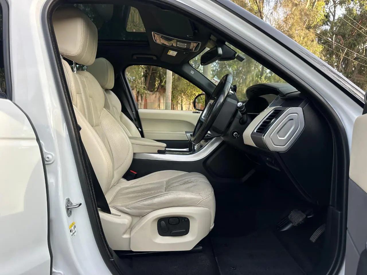 Range Rover Sport HSE Petrol On offer 😲 QUICK SALE. Cars from 150K, 30% Deposit lipa pole pole. Hire purchase installments HP. UpTo 70% financing/finance NO CRB STATUS CHECK Trade in OK