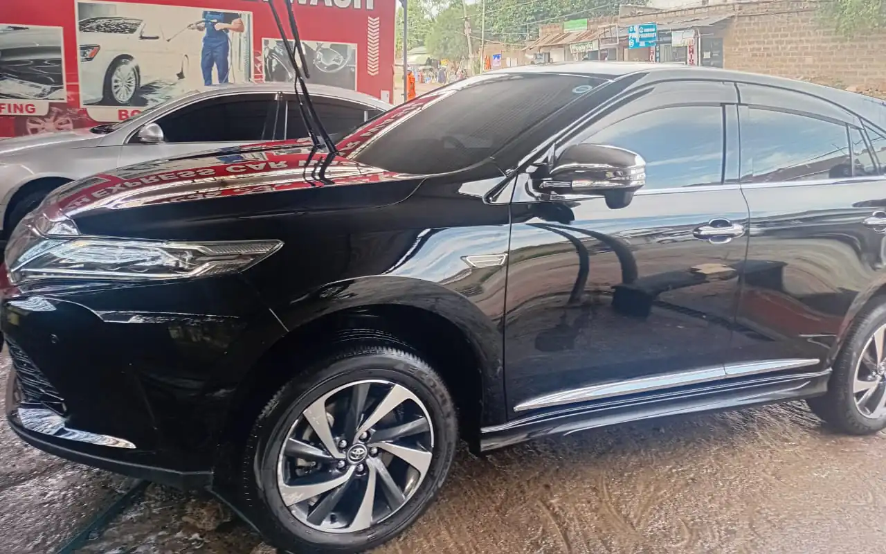 Toyota Harrier with SUNROOF panoramic new Arrival QUICK SALE. Cars from 150K, 30% Deposit lipa pole pole. Hire purchase installments HP. UpTo 70% financing/finance NO CRB STATUS CHECK Trade in OK