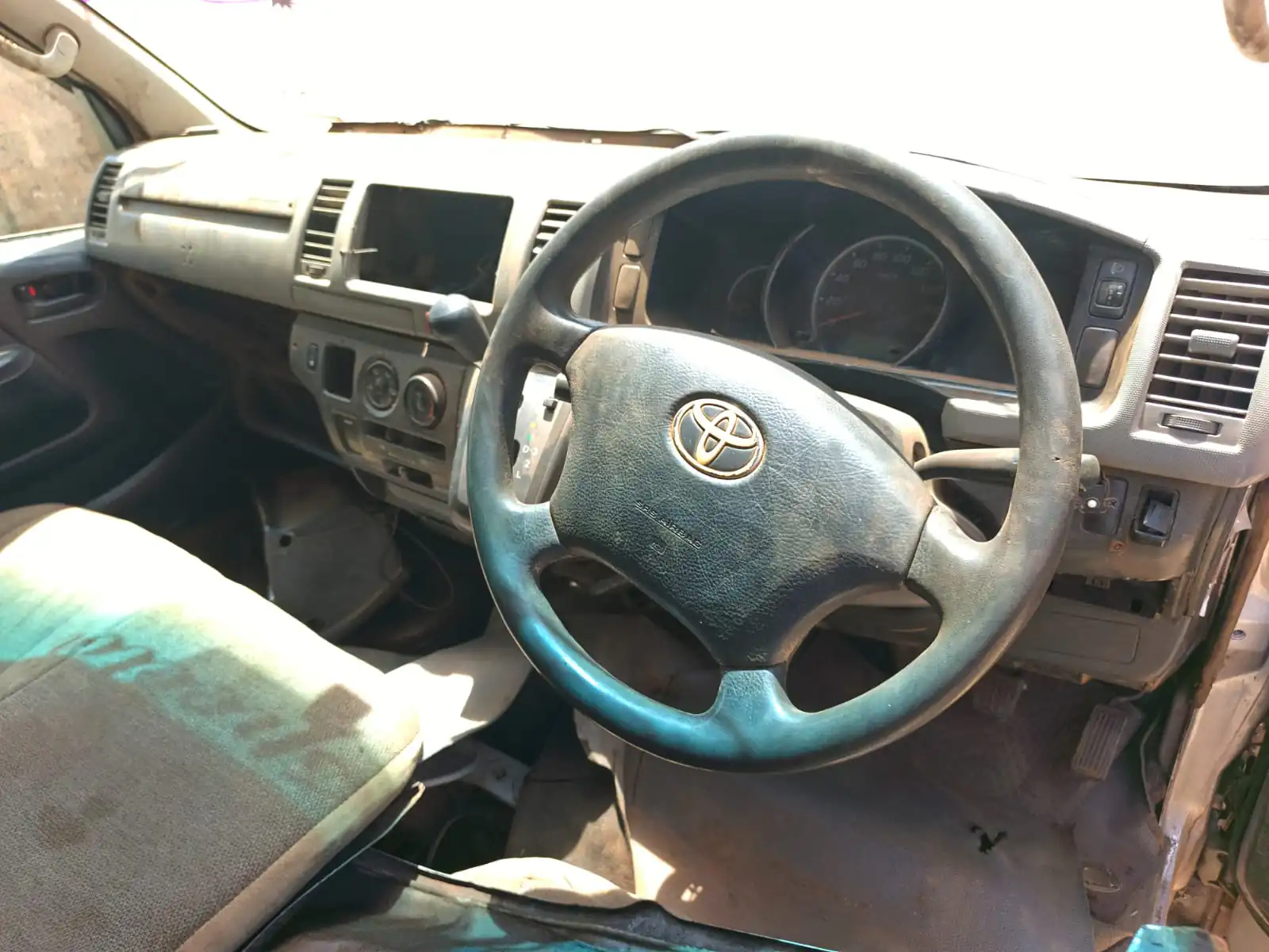 Toyota Hiace 7L 399K ONLY Van New Shape 😲 QUICK SALE. Cars from 150K, 30% Deposit lipa pole pole. Hire purchase installments HP. UpTo 70% financing/finance NO CRB STATUS CHECK Trade in OK