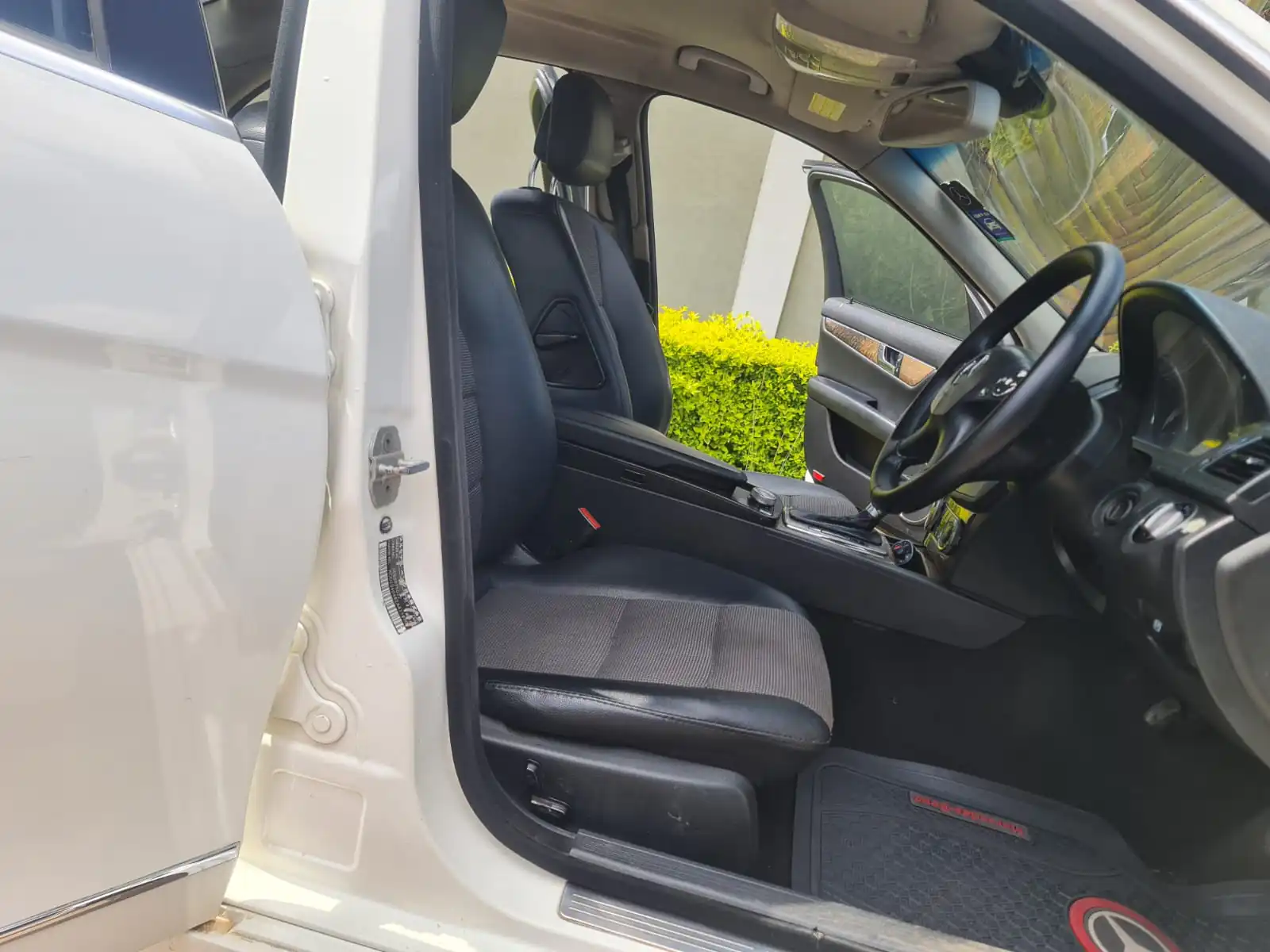 Mercedes Benz EC class c 200 QUICK SALE. Cars from 150K, 30% Deposit lipa pole pole. Hire purchase installments HP. UpTo 70% financing/finance NO CRB STATUS CHECK Trade in OK