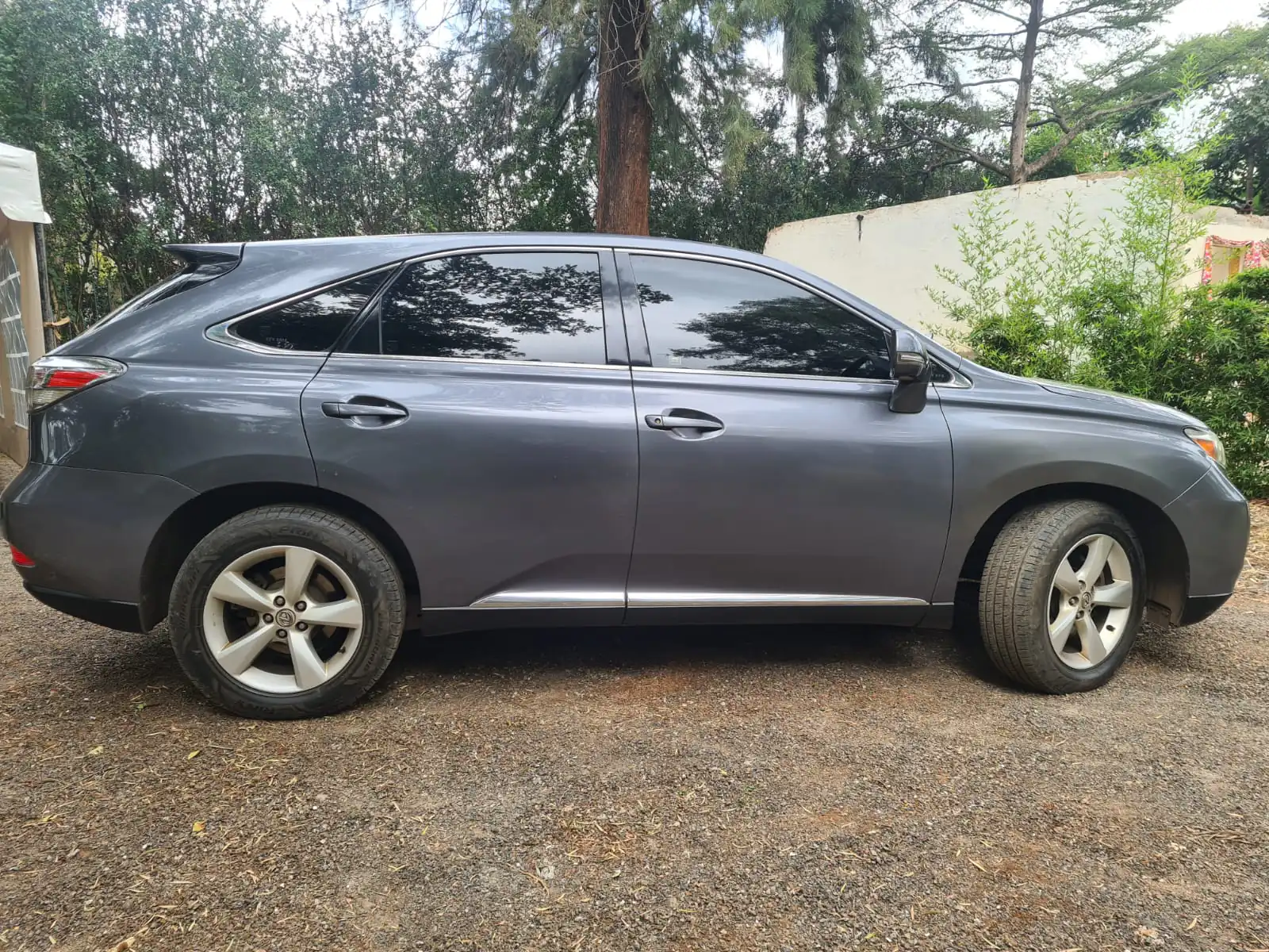 Lexus RX 270 Asian Owner Very clean New Shape  QUICK SALE Asian Owner. Cars from 150K, 30% Deposit lipa pole pole. Hire purchase installments HP. UpTo 70% financing/finance NO CRB STATUS CHECK Trade in OK