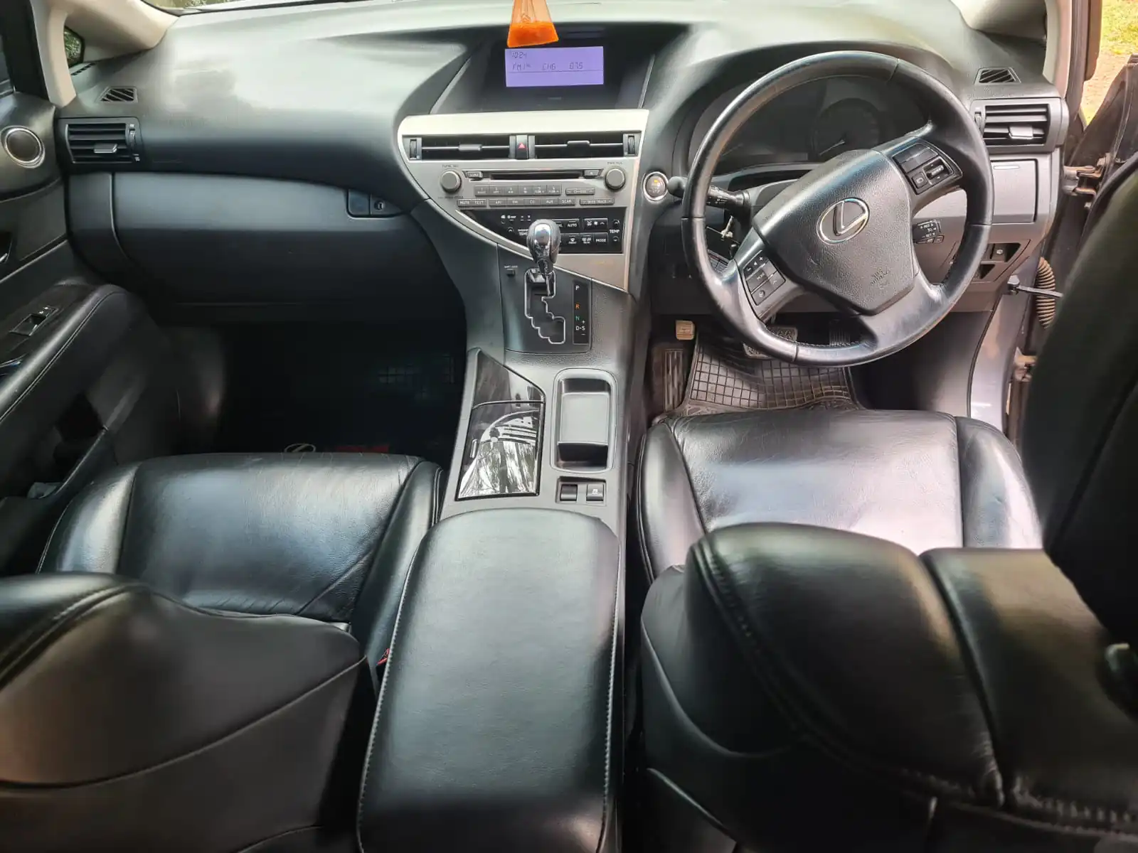 Lexus RX 270 Asian Owner Very clean New Shape  QUICK SALE Asian Owner. Cars from 150K, 30% Deposit lipa pole pole. Hire purchase installments HP. UpTo 70% financing/finance NO CRB STATUS CHECK Trade in OK