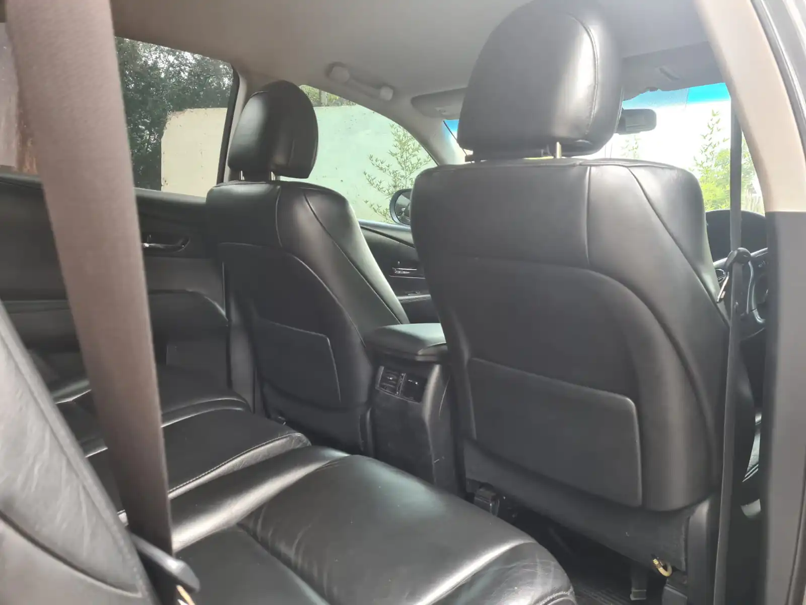 Lexus RX 270 Asian Owner Very clean New Shape  QUICK SALE Asian Owner. Cars from 150K, 30% Deposit lipa pole pole. Hire purchase installments HP. UpTo 70% financing/finance NO CRB STATUS CHECK Trade in OK