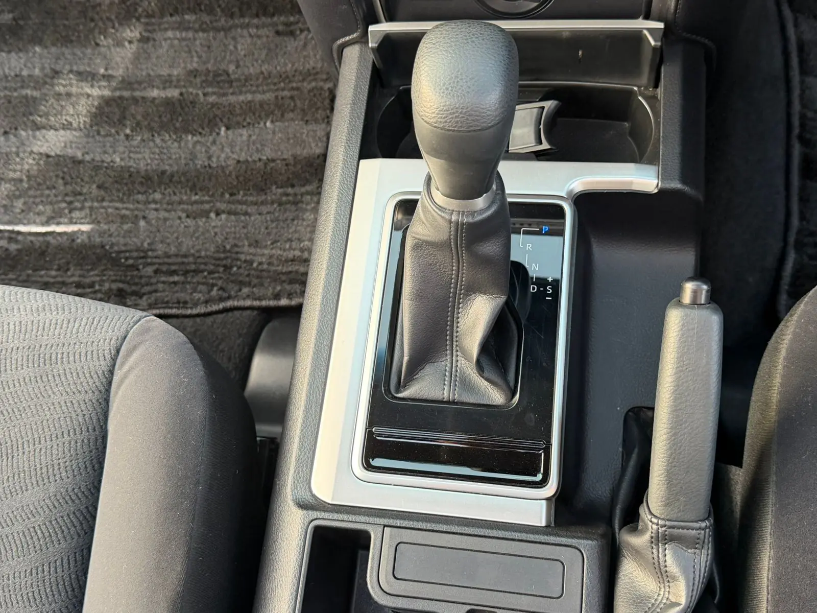 TOYOTA Land Cruiser Prado J150 TX Sunroof New Arrival New Shape On offer 😲 QUICK SALE. Cars from 150K, 30% Deposit lipa pole pole. Hire purchase installments HP. UpTo 70% financing/finance NO CRB STATUS CHECK Trade in OK