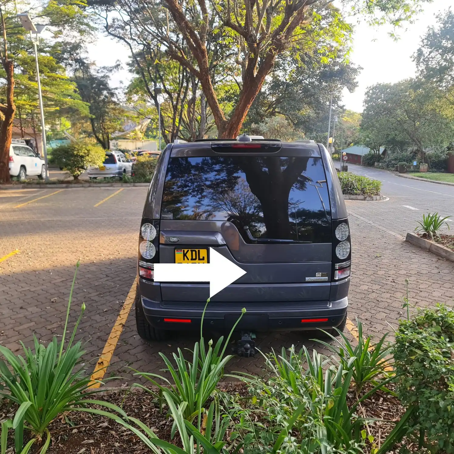 Land Rover Discovery 4 Lady owner Very clean😲 QUICK SALE. Cars from 150K, 30% Deposit lipa pole pole. Hire purchase installments HP Car IMPORT 0% DEPOSIT. UpTo 70% financing/finance NO CRB STATUS CHECK Trade in OK