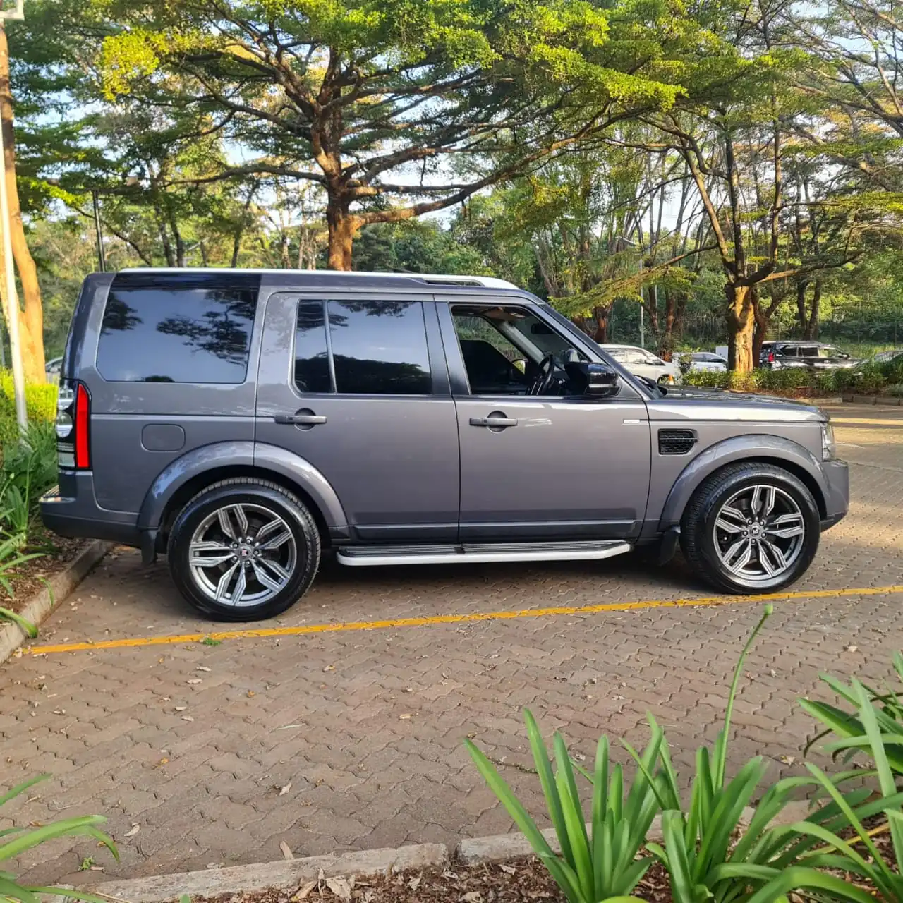 Land Rover Discovery 4 Lady owner Very clean😲 QUICK SALE. Cars from 150K, 30% Deposit lipa pole pole. Hire purchase installments HP Car IMPORT 0% DEPOSIT. UpTo 70% financing/finance NO CRB STATUS CHECK Trade in OK